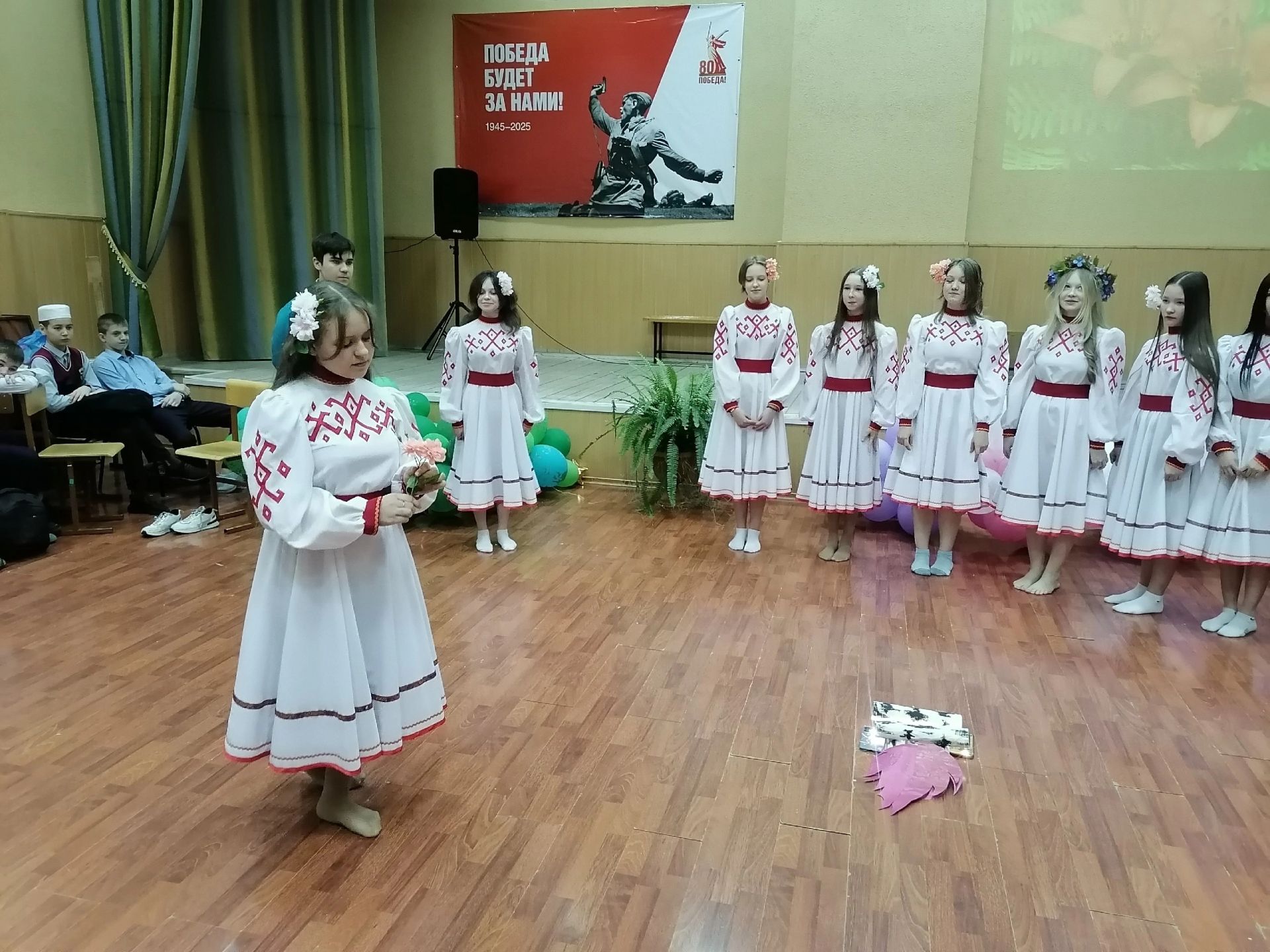 Яркий фестиваль «Многонациональное разноцветие» собрал гостей в Джалильской гимназии