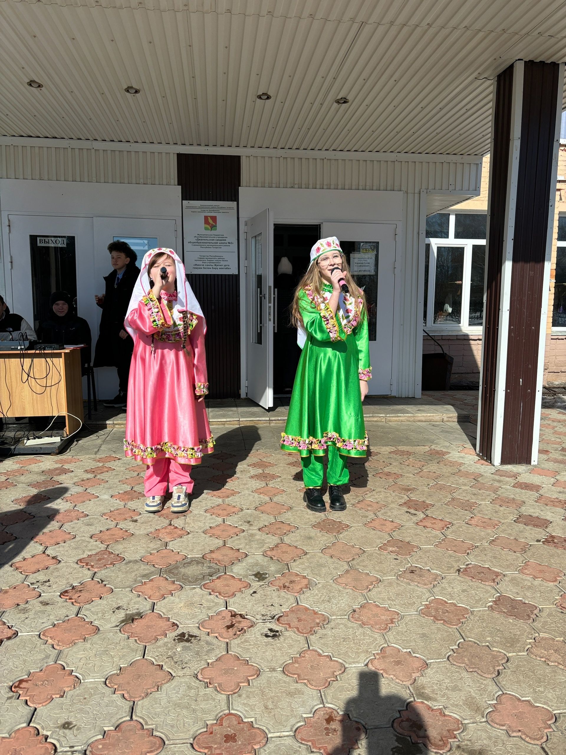 Сарманга Нәүрүзбикә килде