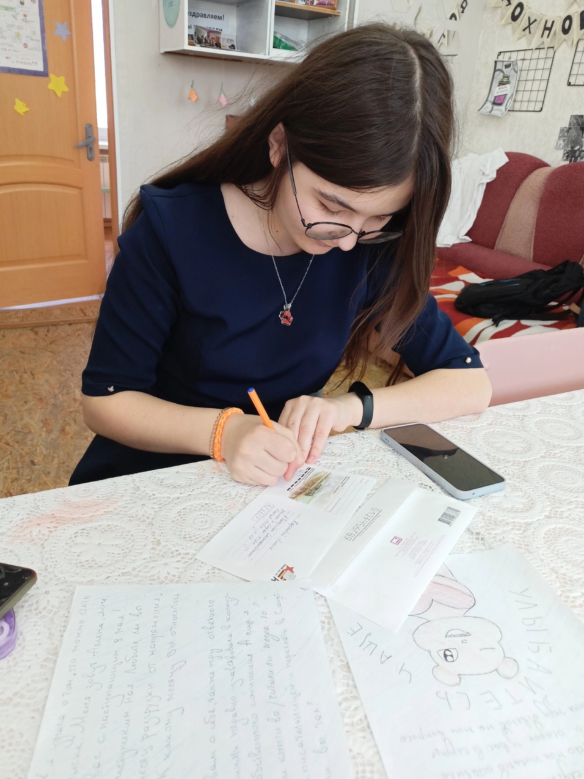«Внуки по переписке»: волонтёры дарят тепло одиноким пожилым людям