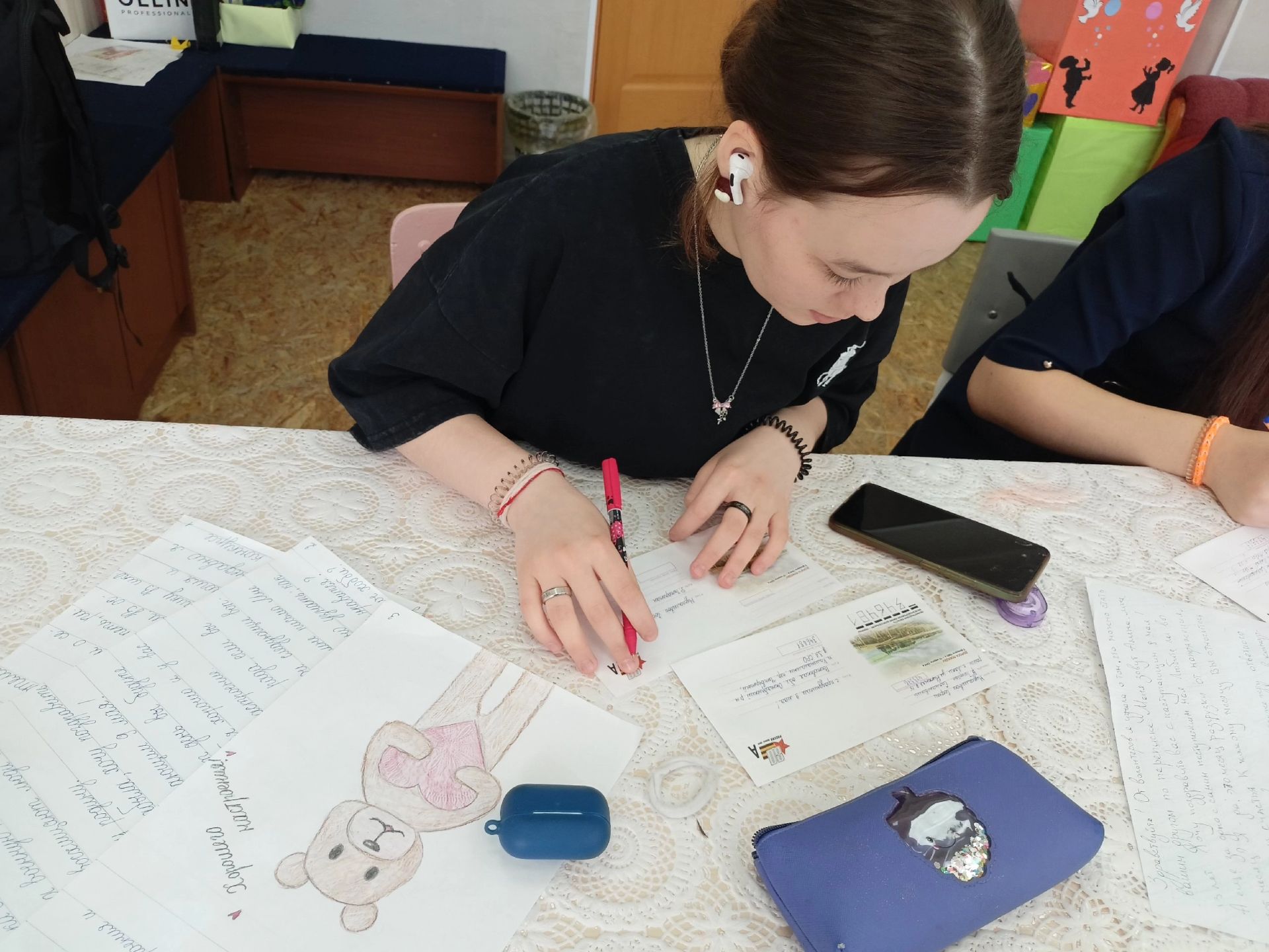 «Внуки по переписке»: волонтёры дарят тепло одиноким пожилым людям