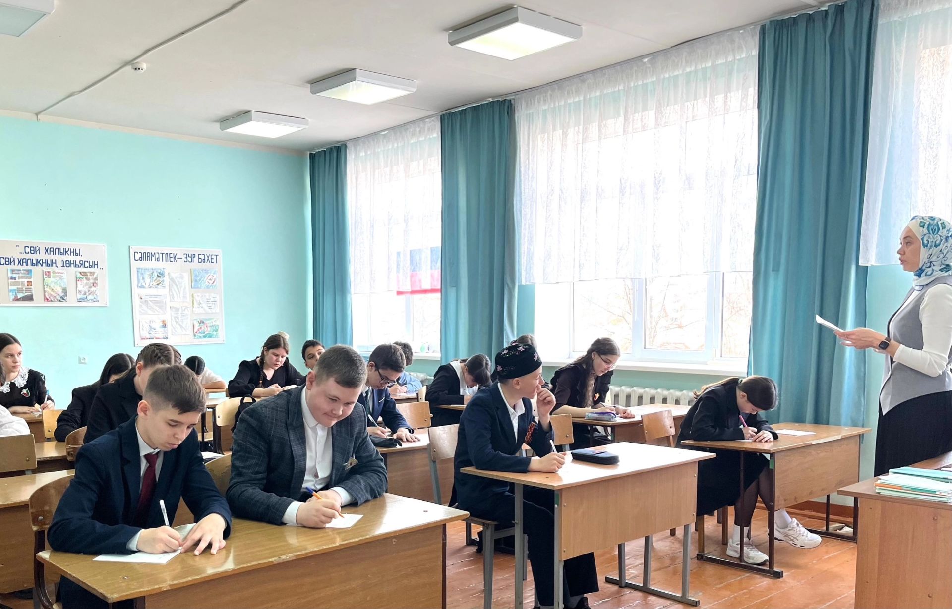 Гимназиядә Туган тел атналыгы башланды