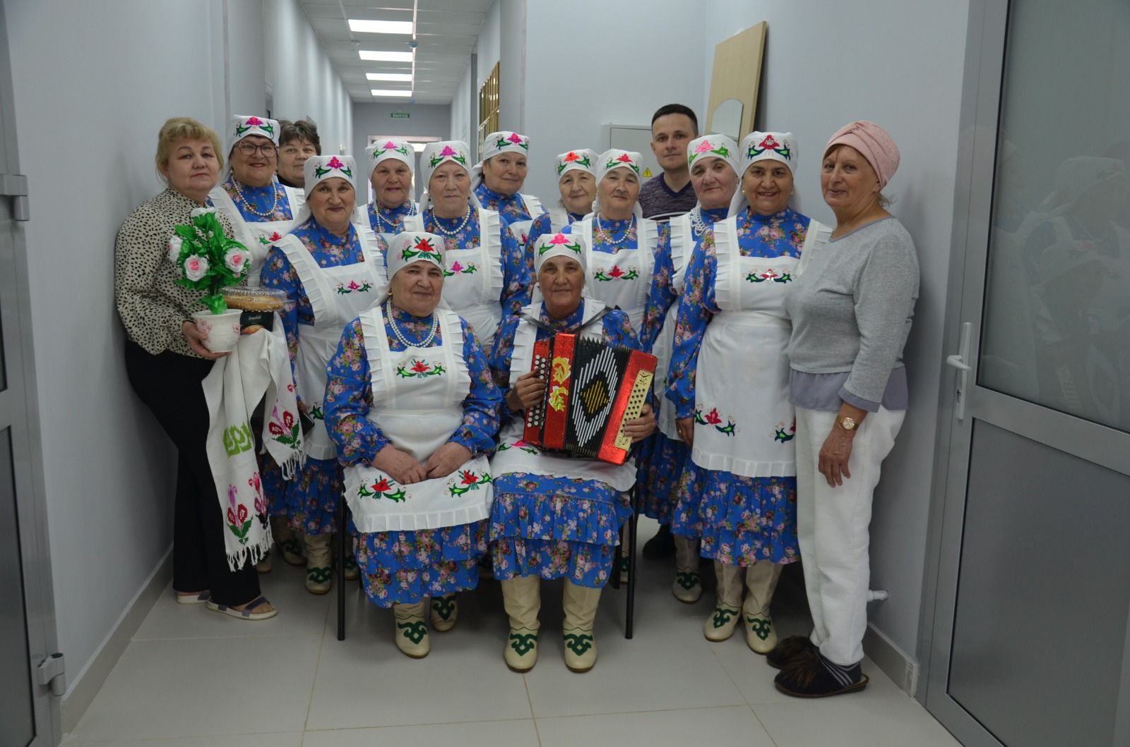 “Чишмә” ансамбле матбугат үзәгенә кунакка килде