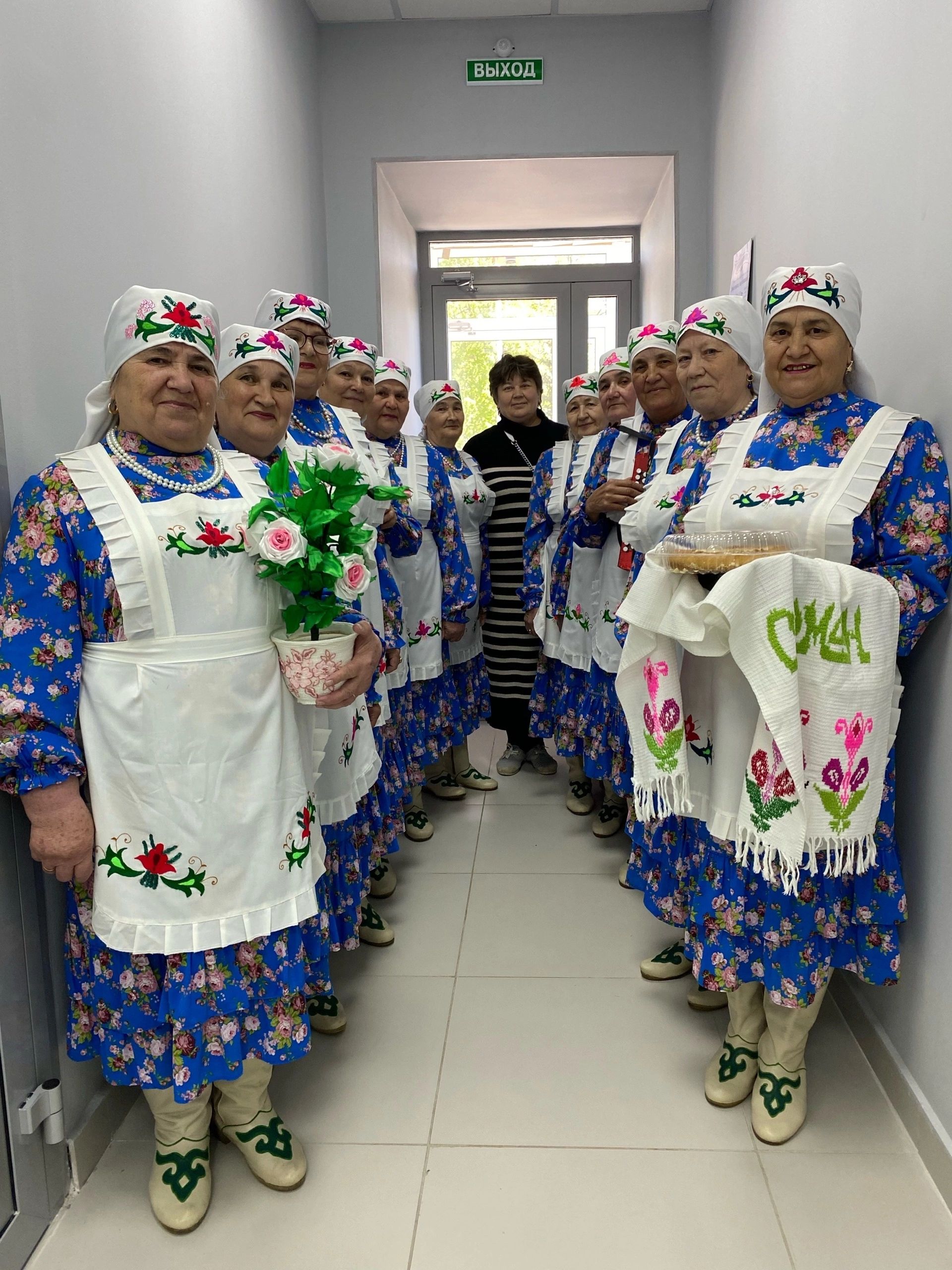 “Чишмә” ансамбле матбугат үзәгенә кунакка килде