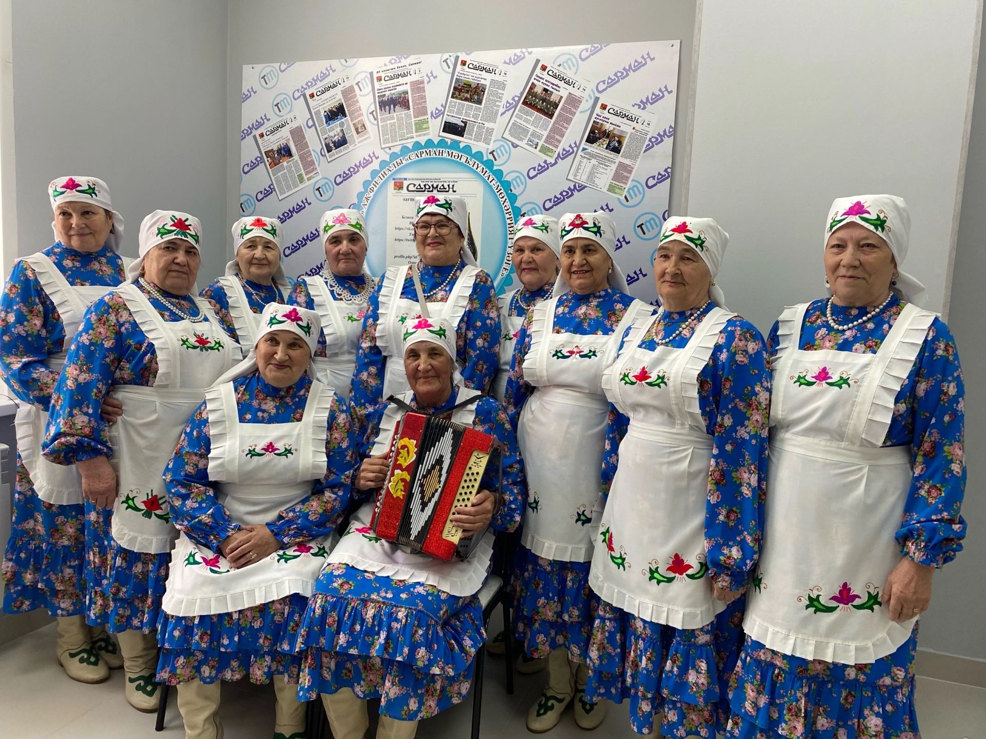 “Чишмә” ансамбле матбугат үзәгенә кунакка килде