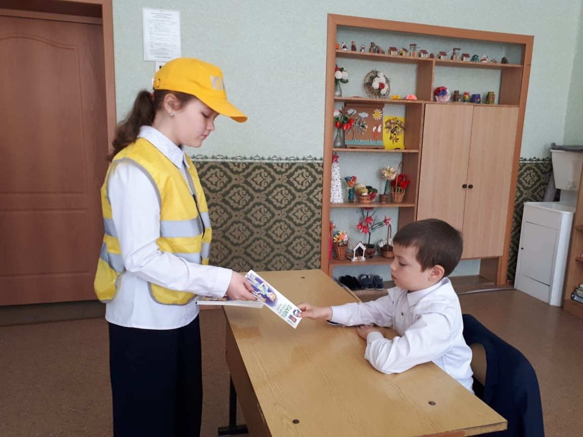 Юные инспекторы движения  провели урок безопасности перед летними каникулами