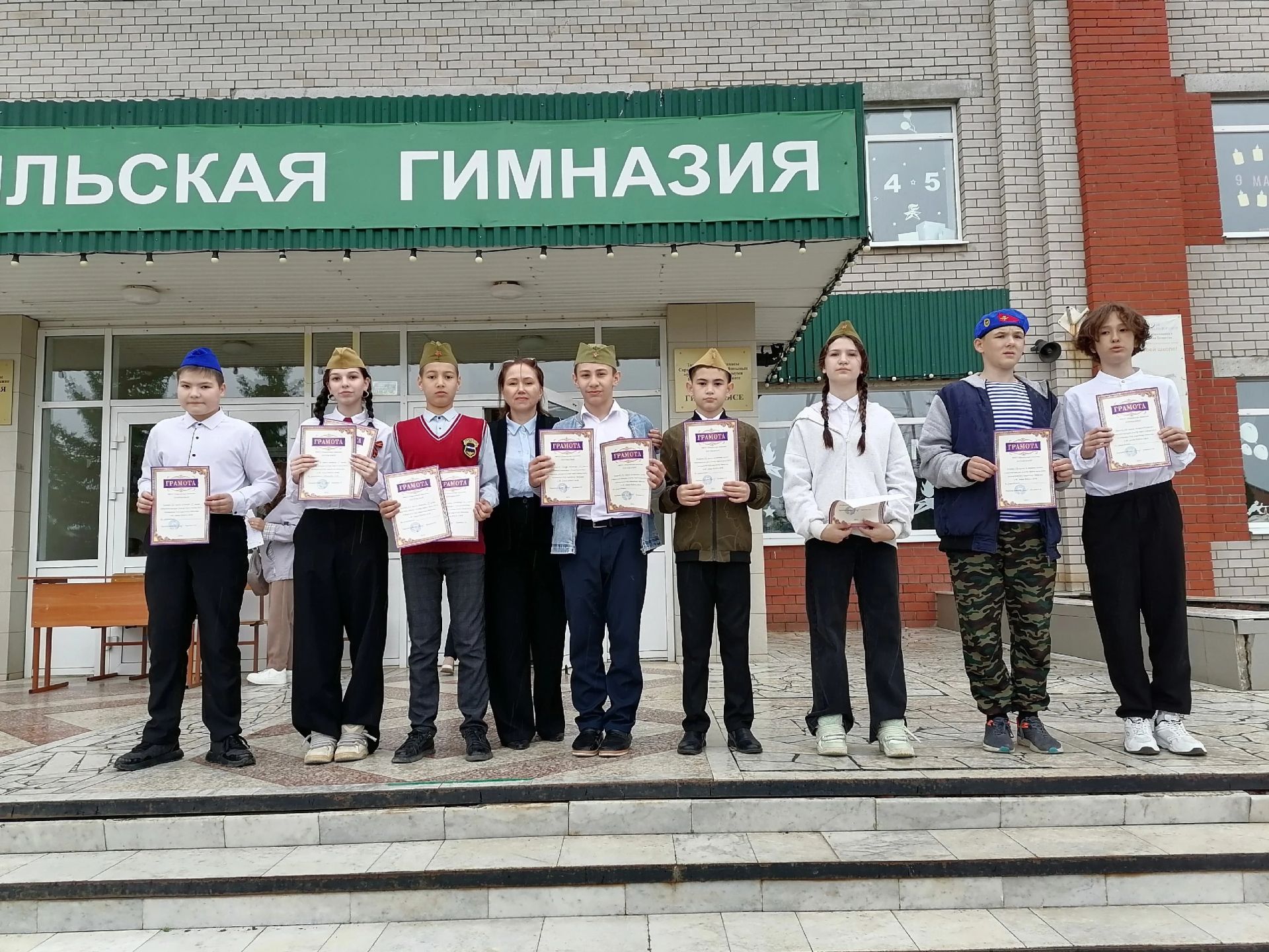 Торжественный смотр-конкурс песни и строя состоялся в Джалильской гимназии