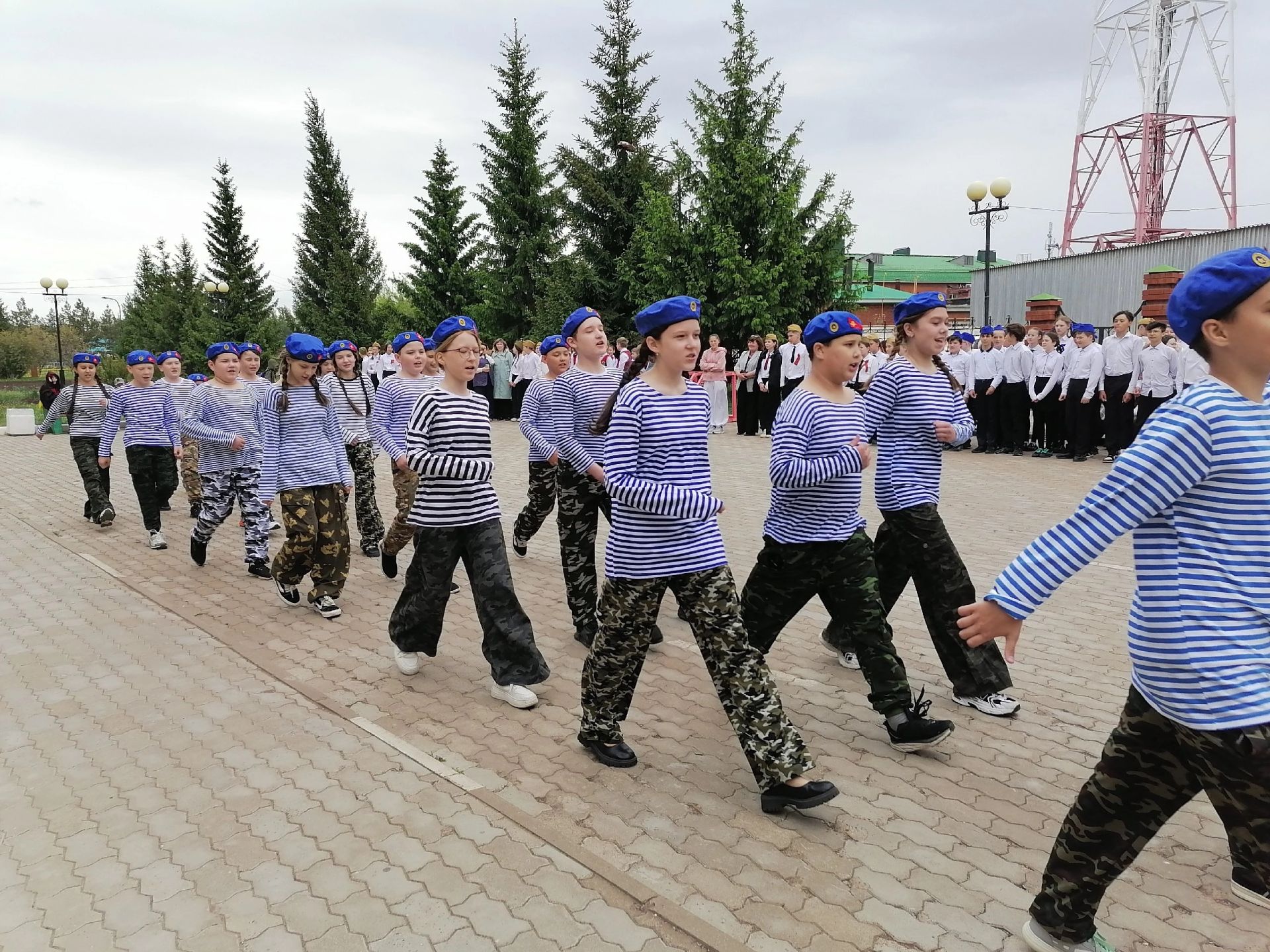 Торжественный смотр-конкурс песни и строя состоялся в Джалильской гимназии