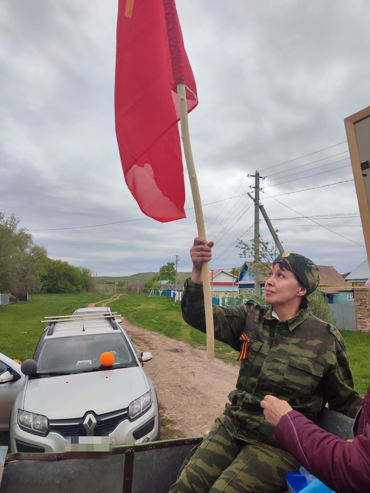 Яхшыбай, Анак һәм Иске Кәшердән хәрби машиналар узышы үтте