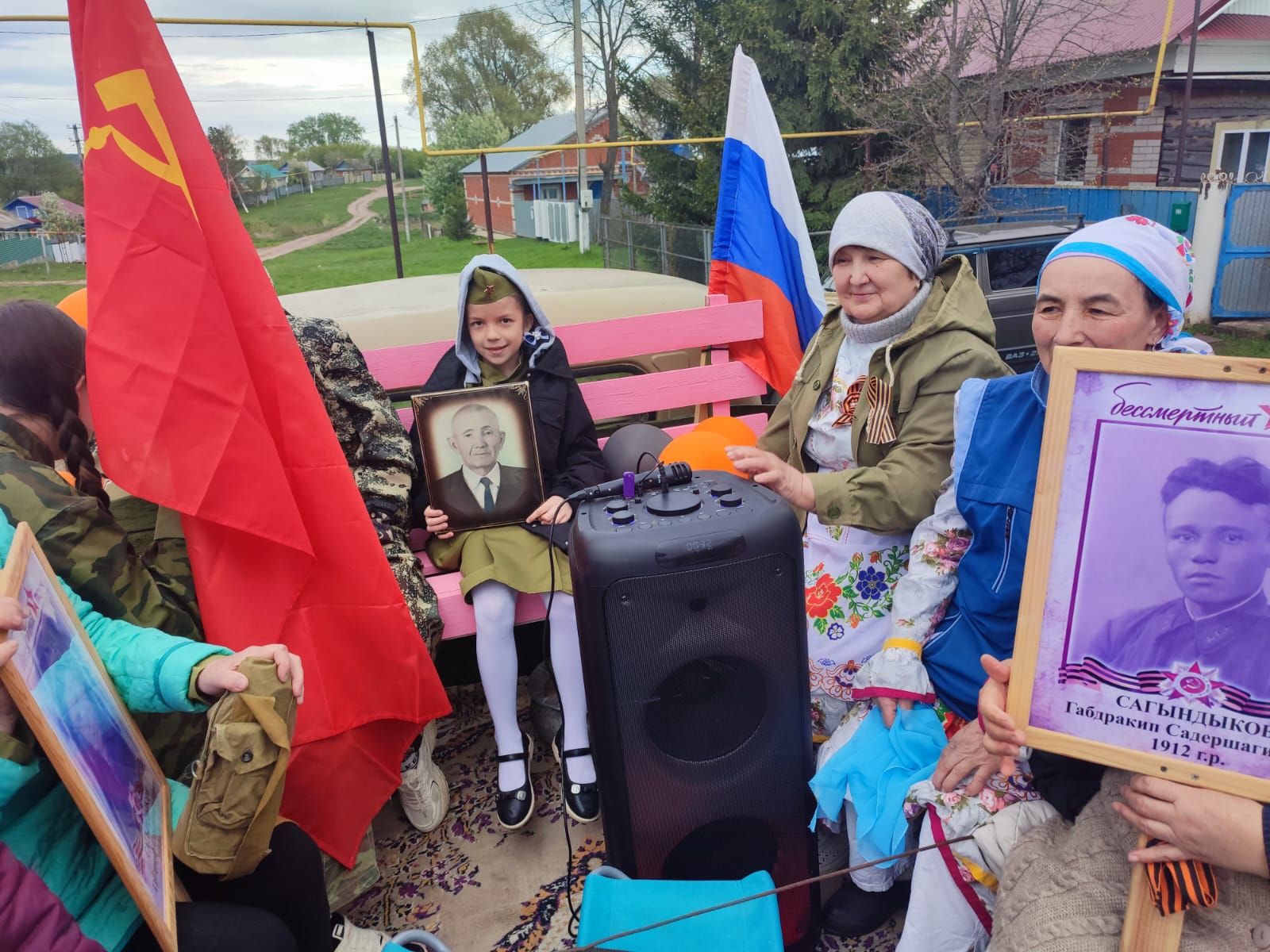 Яхшыбай, Анак һәм Иске Кәшердән хәрби машиналар узышы үтте