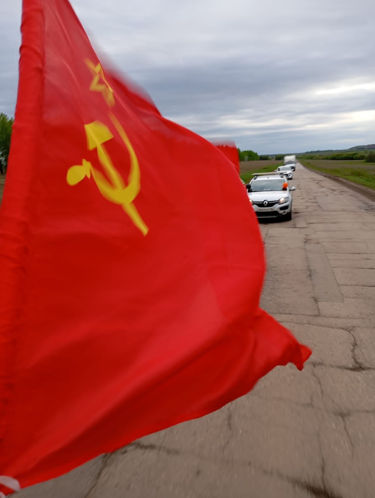 Яхшыбай, Анак һәм Иске Кәшердән хәрби машиналар узышы үтте
