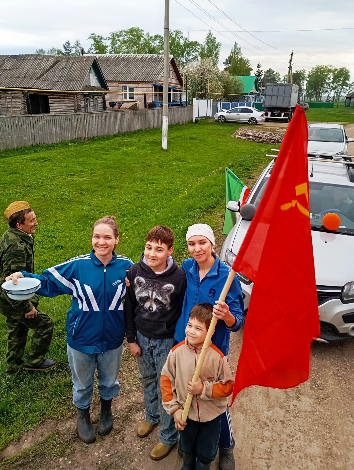 Яхшыбай, Анак һәм Иске Кәшердән хәрби машиналар узышы үтте