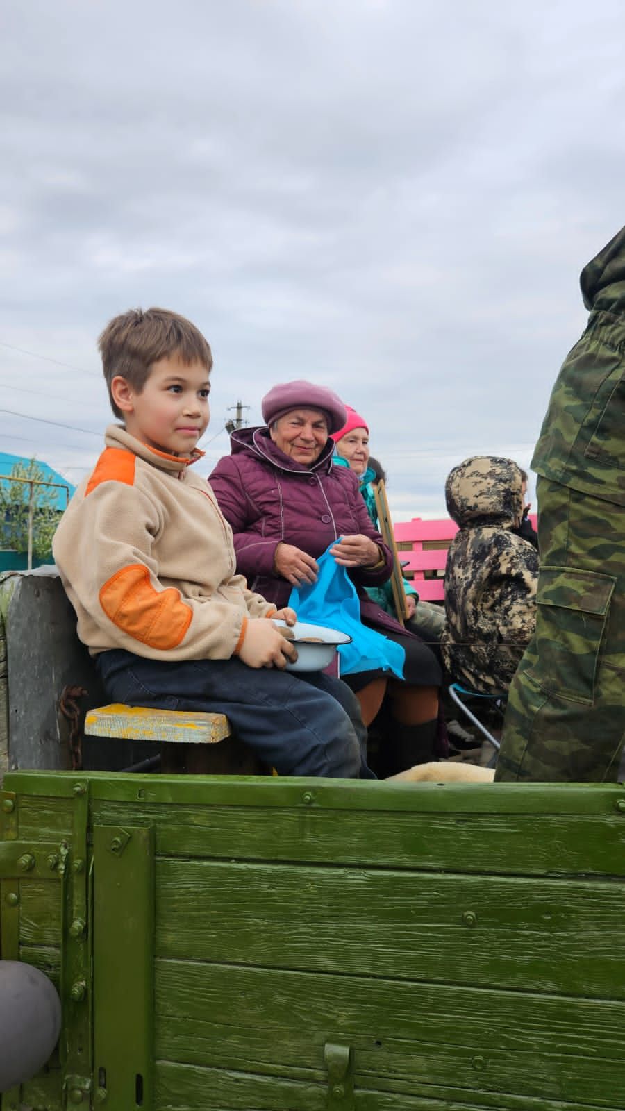 Яхшыбай, Анак һәм Иске Кәшердән хәрби машиналар узышы үтте