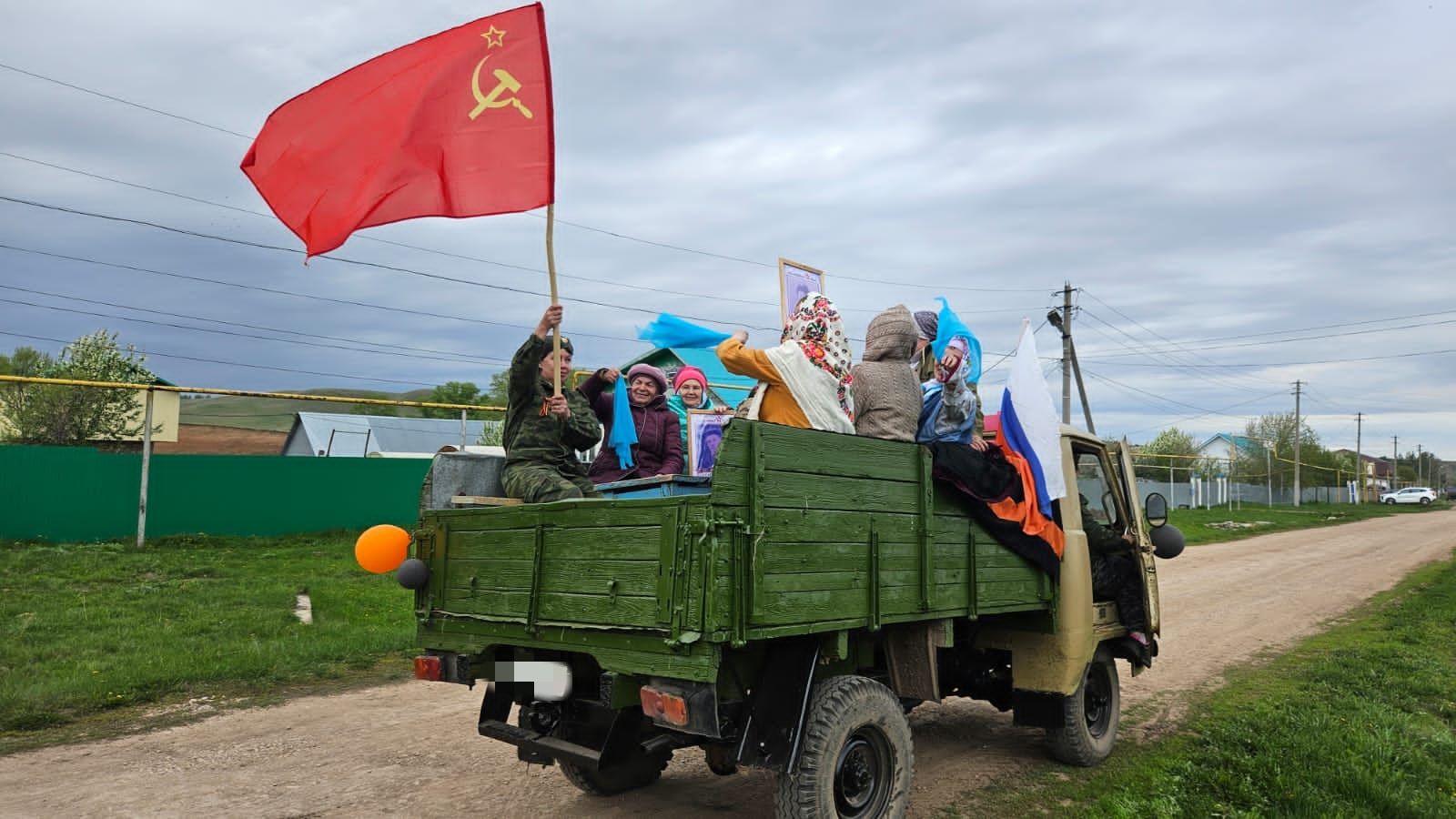 Яхшыбай, Анак һәм Иске Кәшердән хәрби машиналар узышы үтте