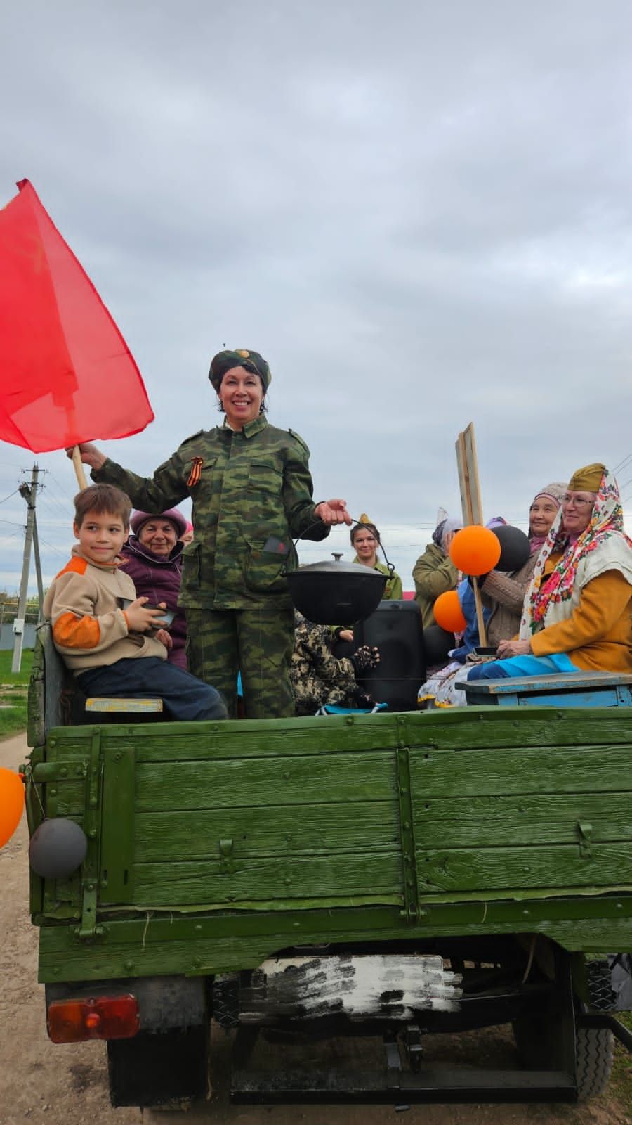 Яхшыбай, Анак һәм Иске Кәшердән хәрби машиналар узышы үтте