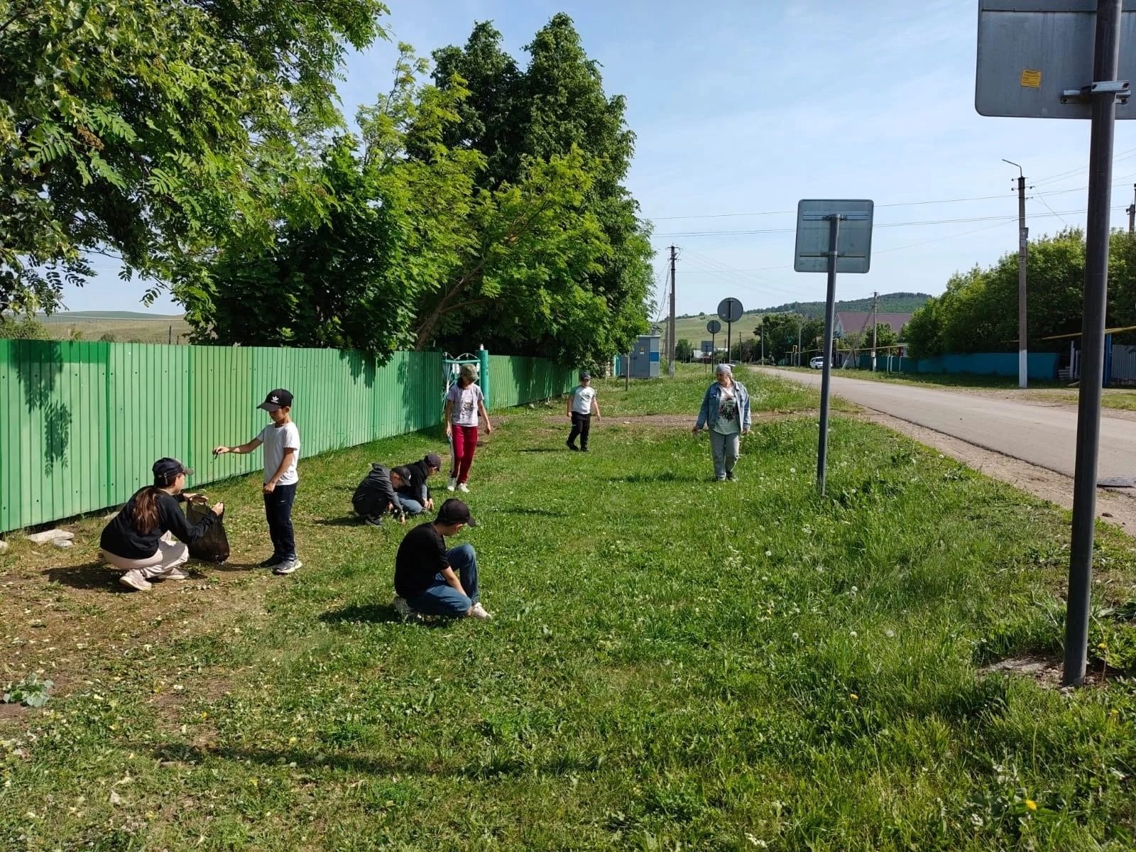 Школьники Сарманово отметили День эколога
