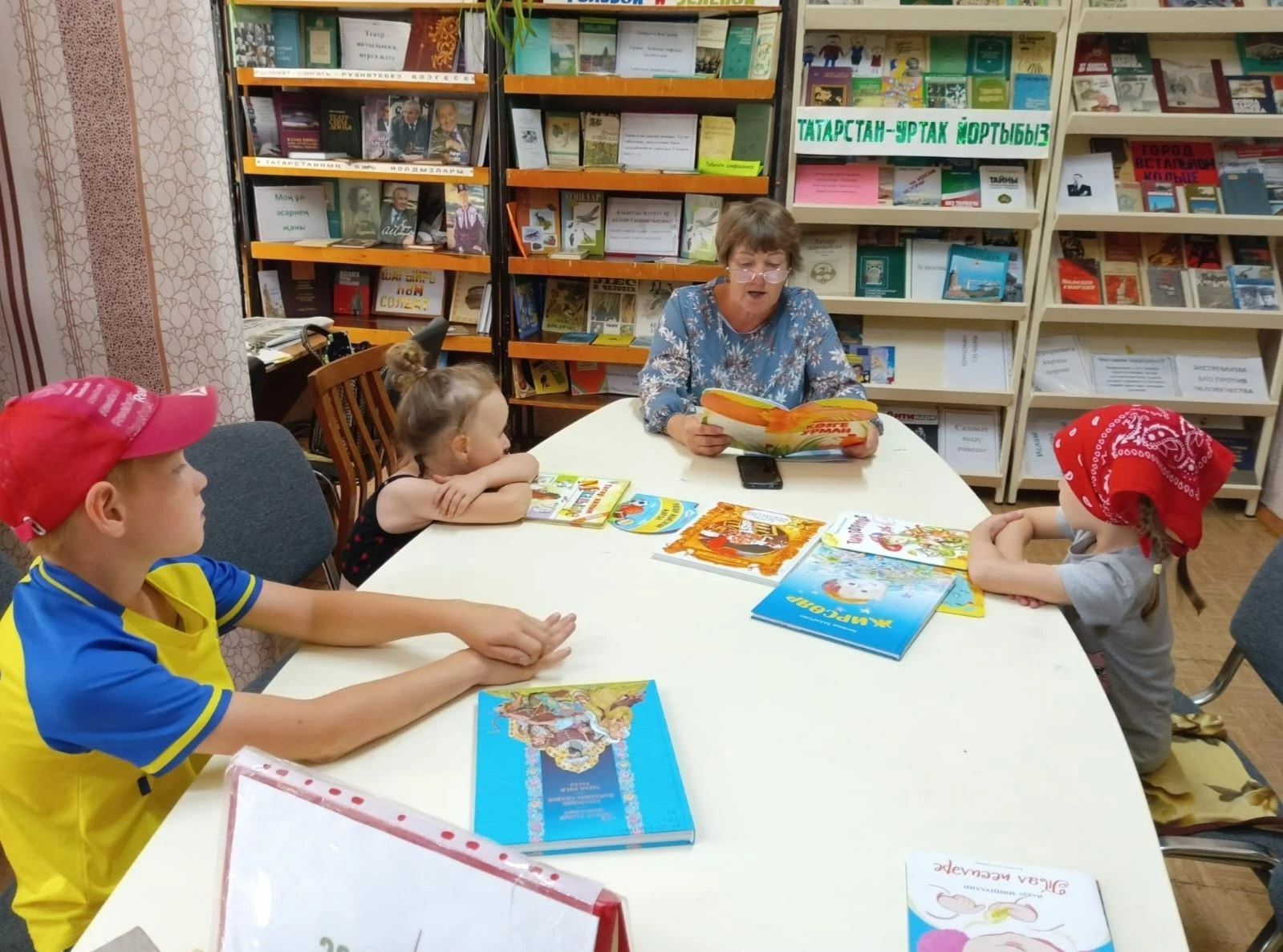 Книжные новинки ждут читателей в Лешев-Тамакской библиотеке