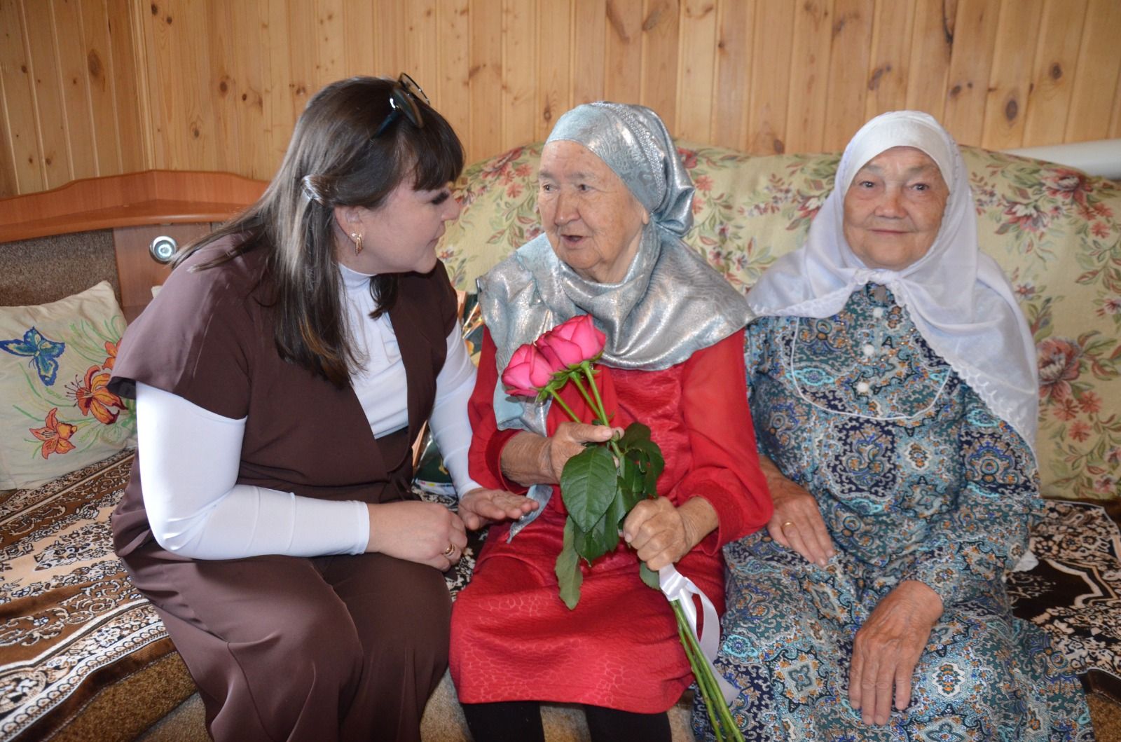 Нәзирә апаны авылдашлары да зурладылар