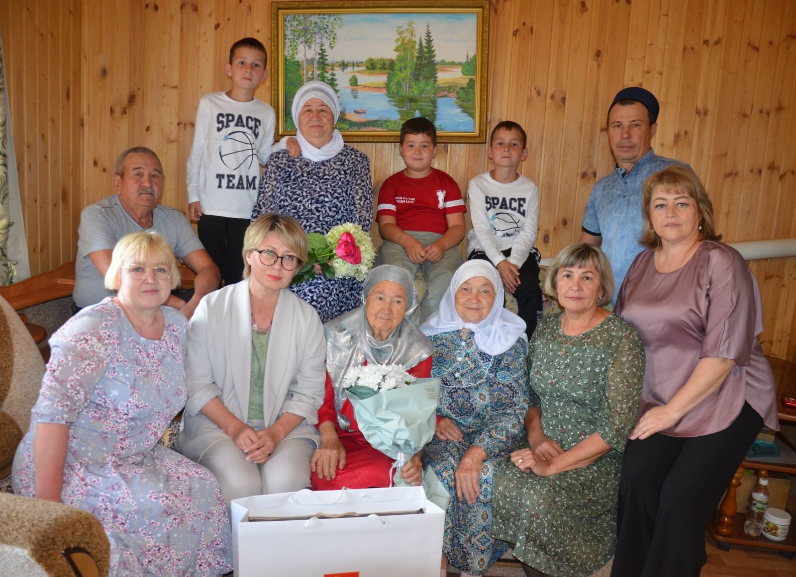 Нәзирә апаны авылдашлары да зурладылар