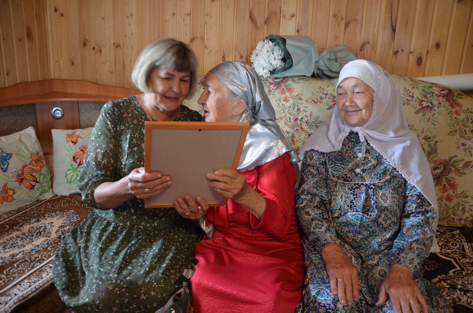 Нәзирә апаны авылдашлары да зурладылар