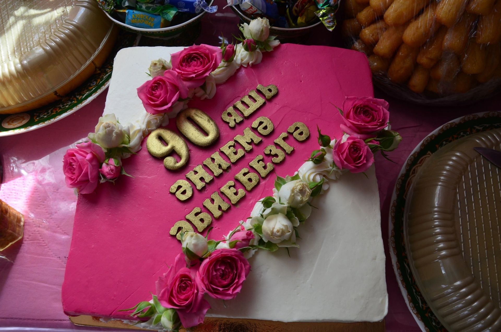 Мәгариф ветераны Әзһәрия Исламованы 90 яше белән котладылар
