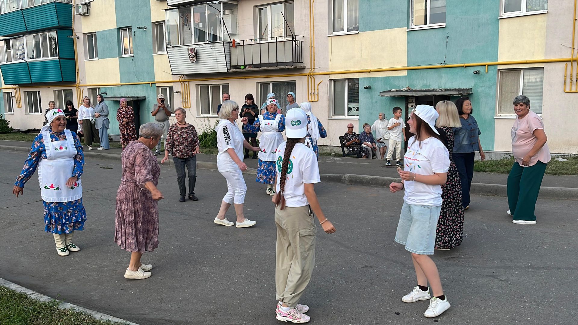 Күршеләр очраштылар