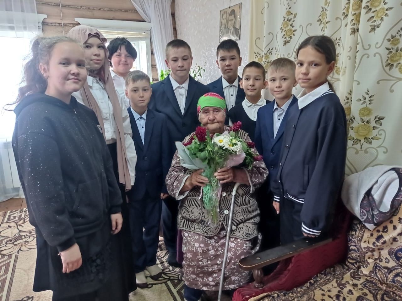 Саклов-Башские школьники посетили труженицу тыла
