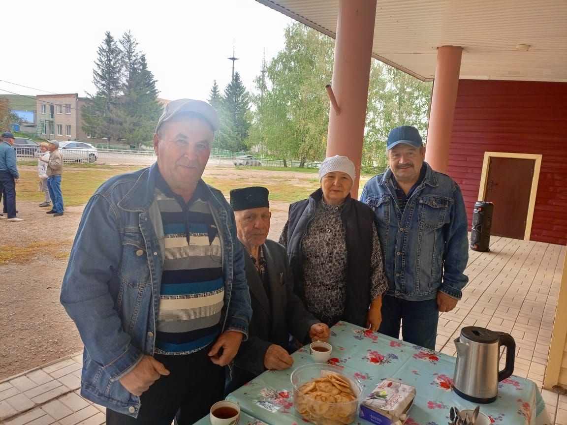 Иске Минзәләбаш авылының иң өлкән кешесе сайлады