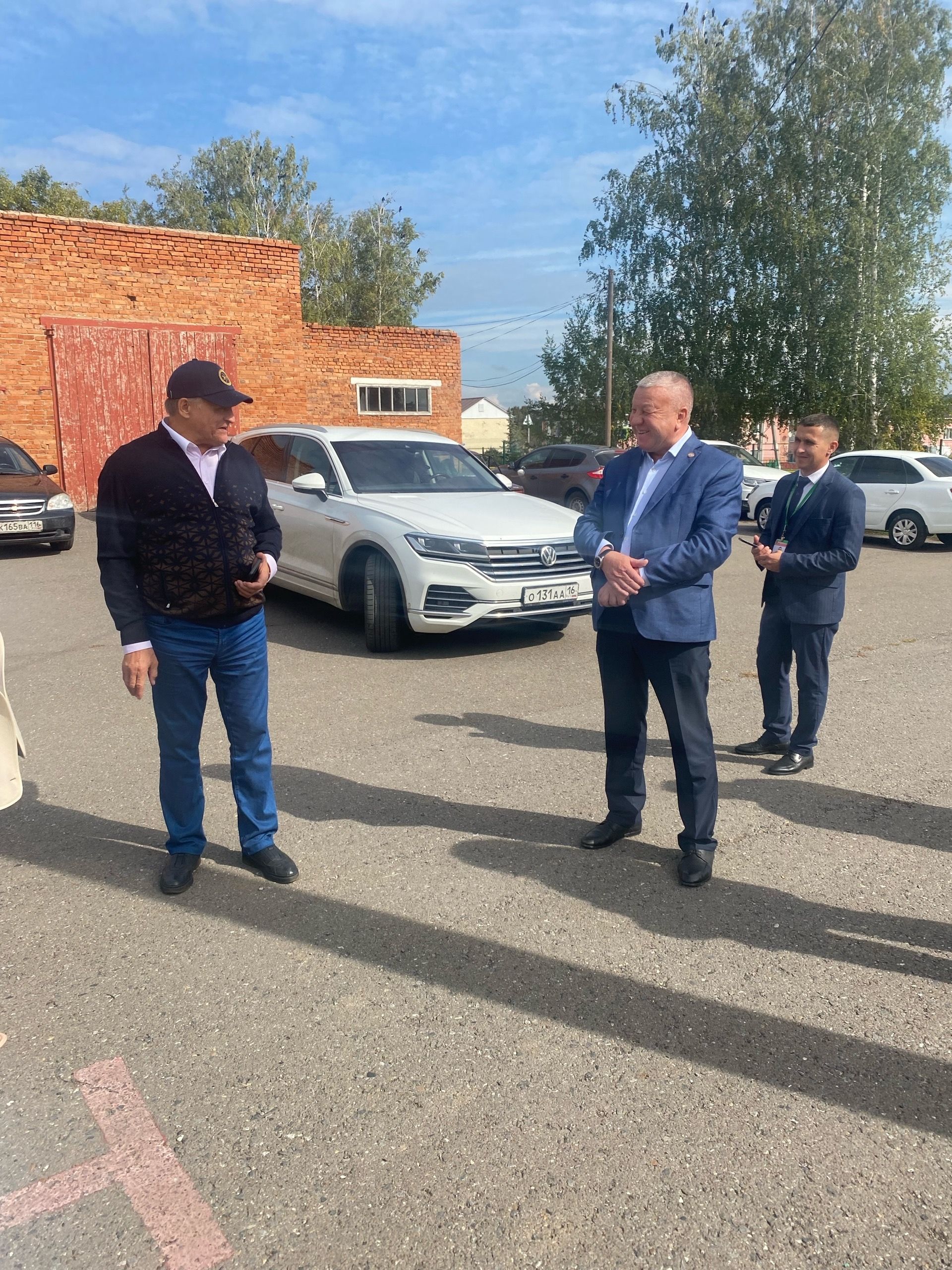 “Мәктәпкә килгәч, балачак искә төшә”, - диде Җәүдәт Салихов