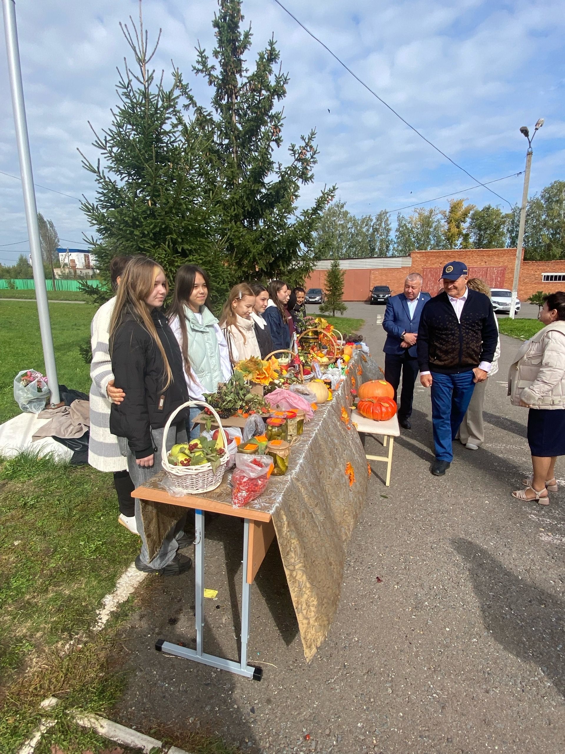 “Мәктәпкә килгәч, балачак искә төшә”, - диде Җәүдәт Салихов