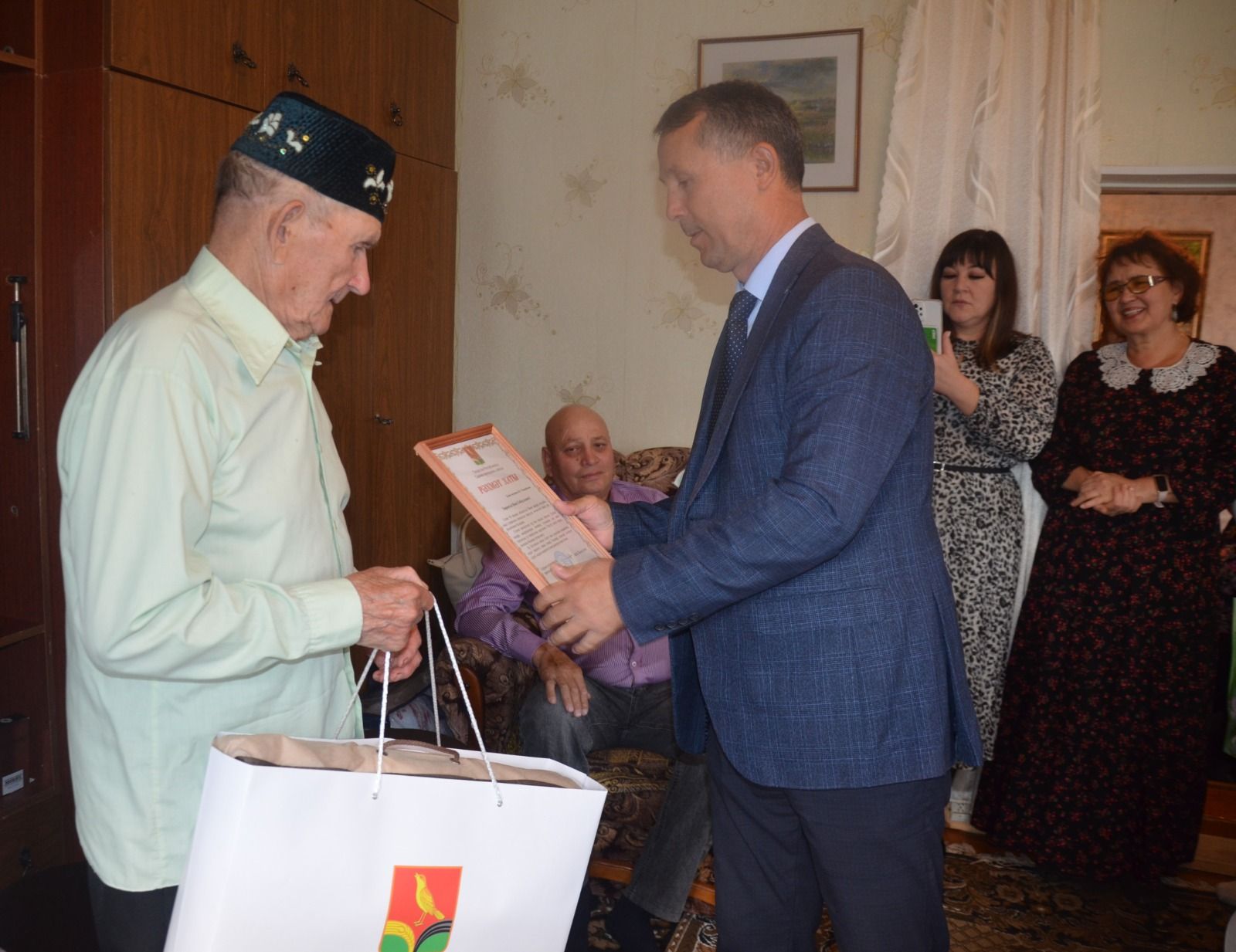 Шахтер егет гомер бәйрәмен туган авылында каршылый