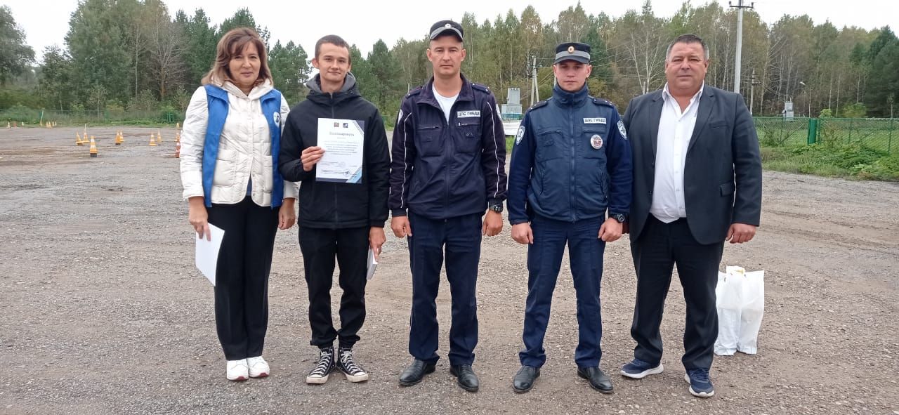 Айнур студентлар арасында иң оста машина йөртүче булып танылды