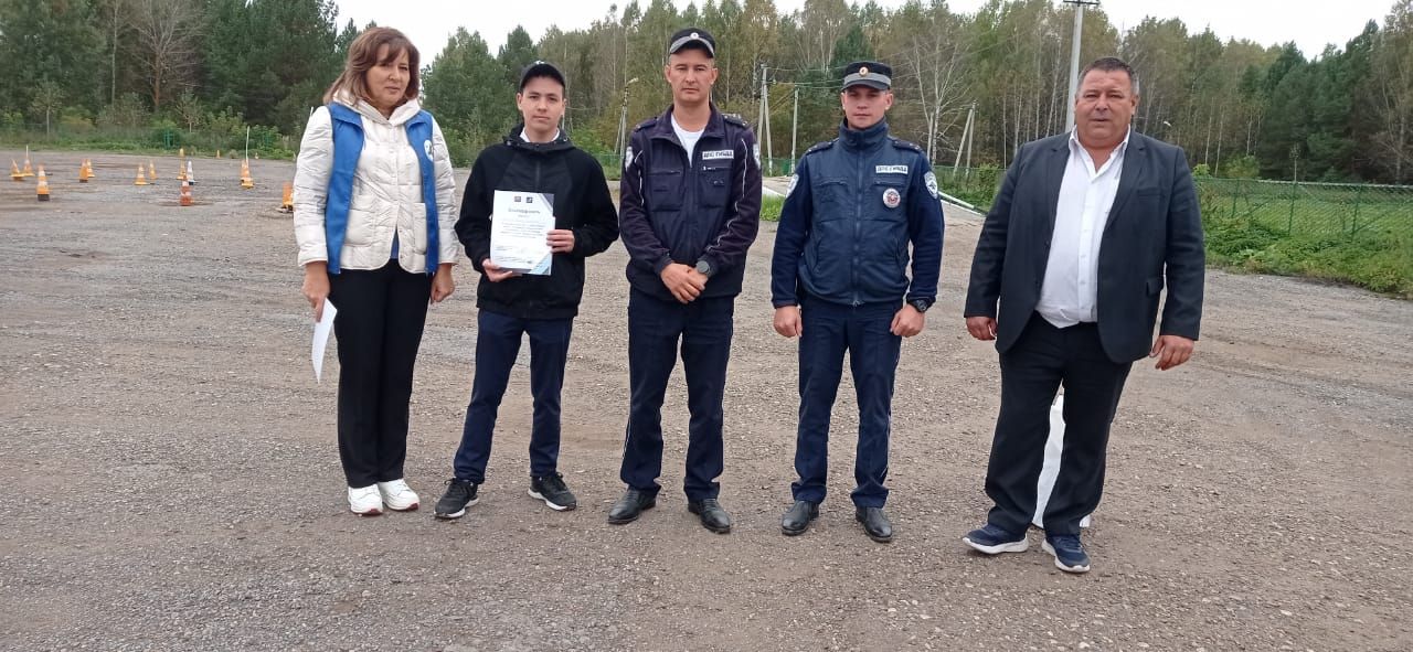 Айнур студентлар арасында иң оста машина йөртүче булып танылды
