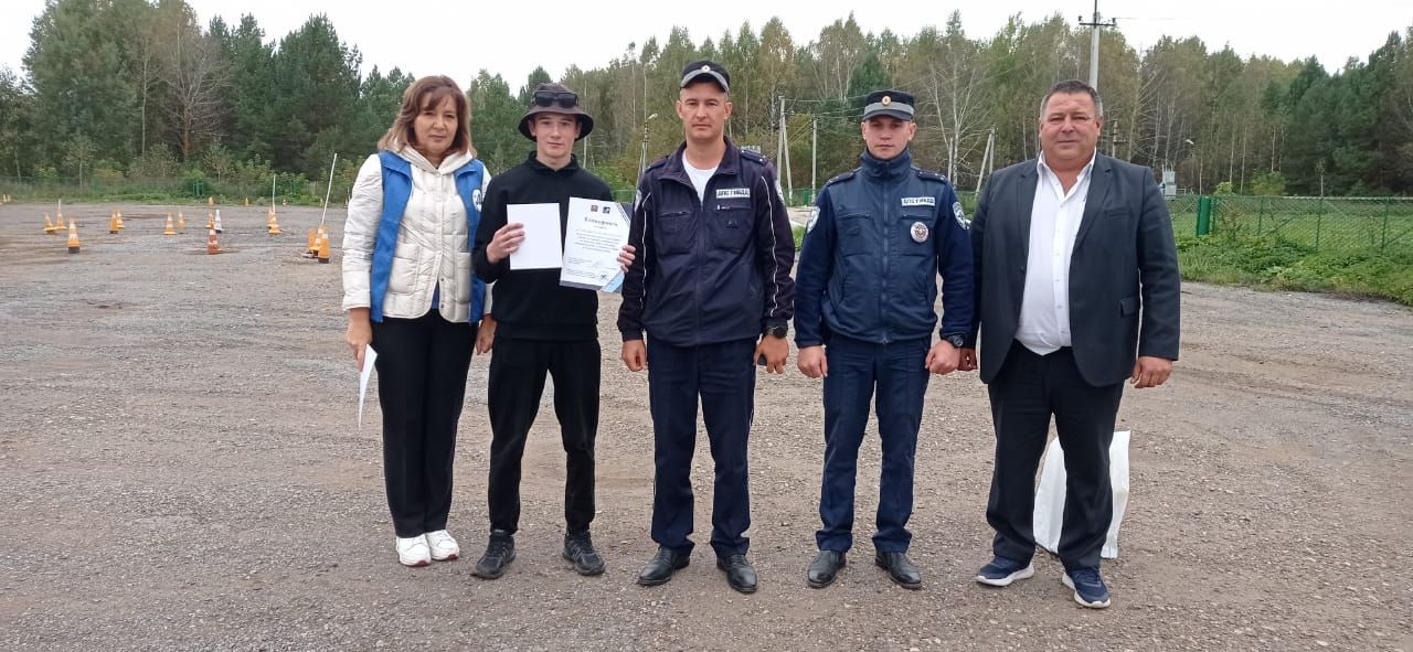 Айнур студентлар арасында иң оста машина йөртүче булып танылды