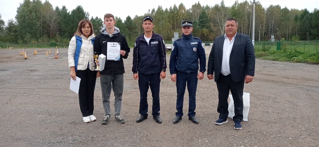 Айнур студентлар арасында иң оста машина йөртүче булып танылды