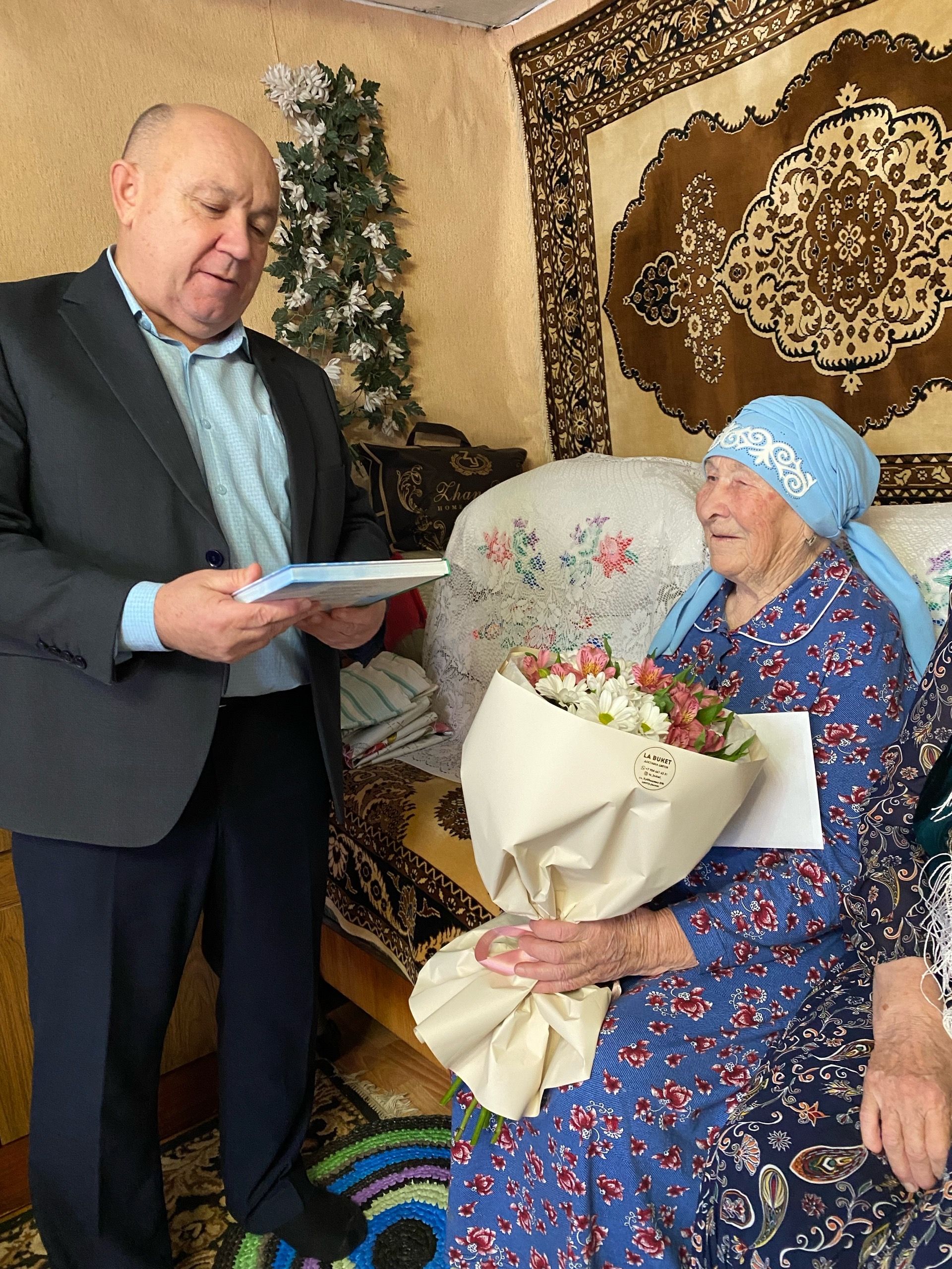 Маhинур апа 95 яшьлек гомер бәйрәменә кунаклар чакырган