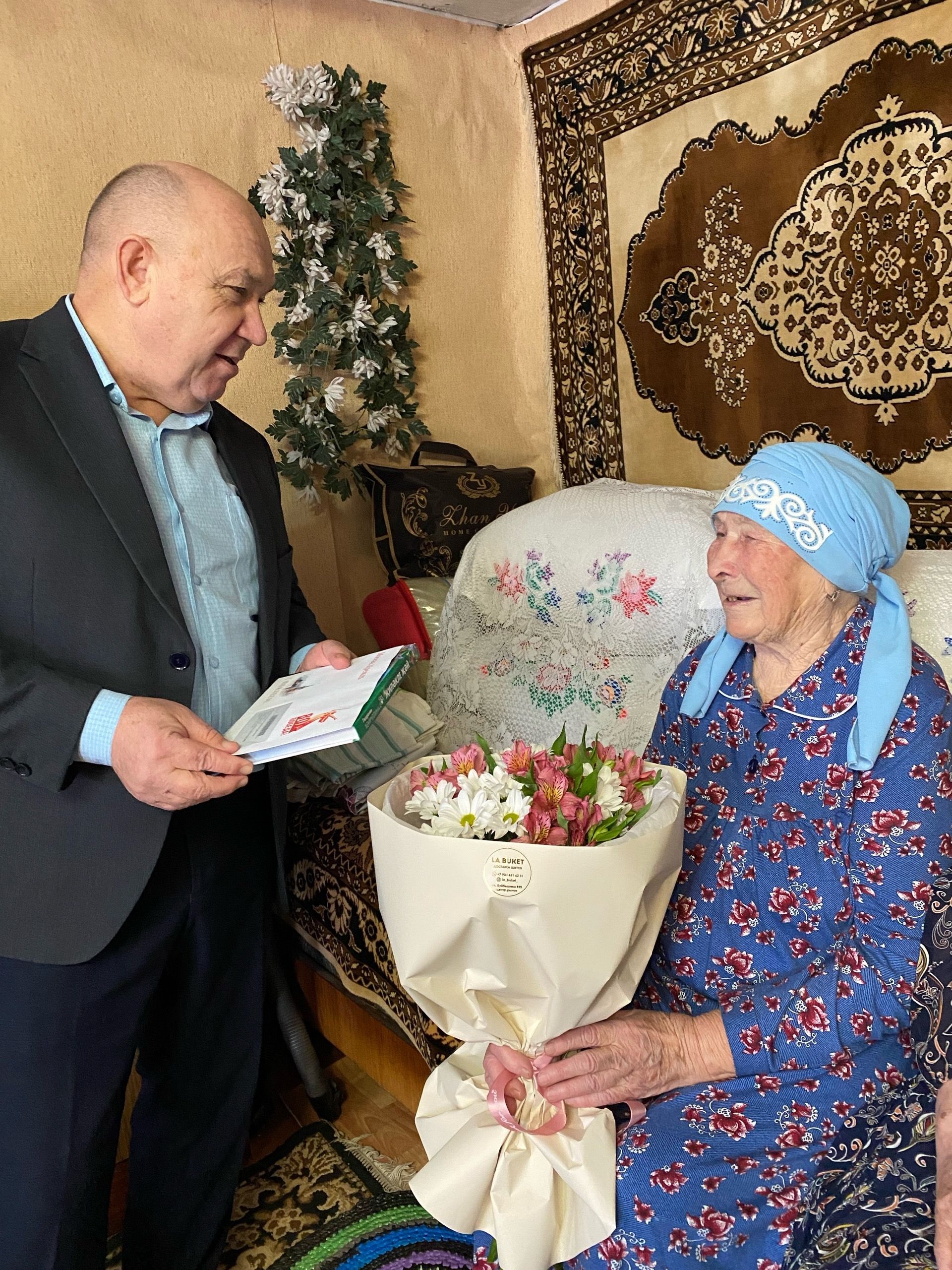 Маhинур апа 95 яшьлек гомер бәйрәменә кунаклар чакырган