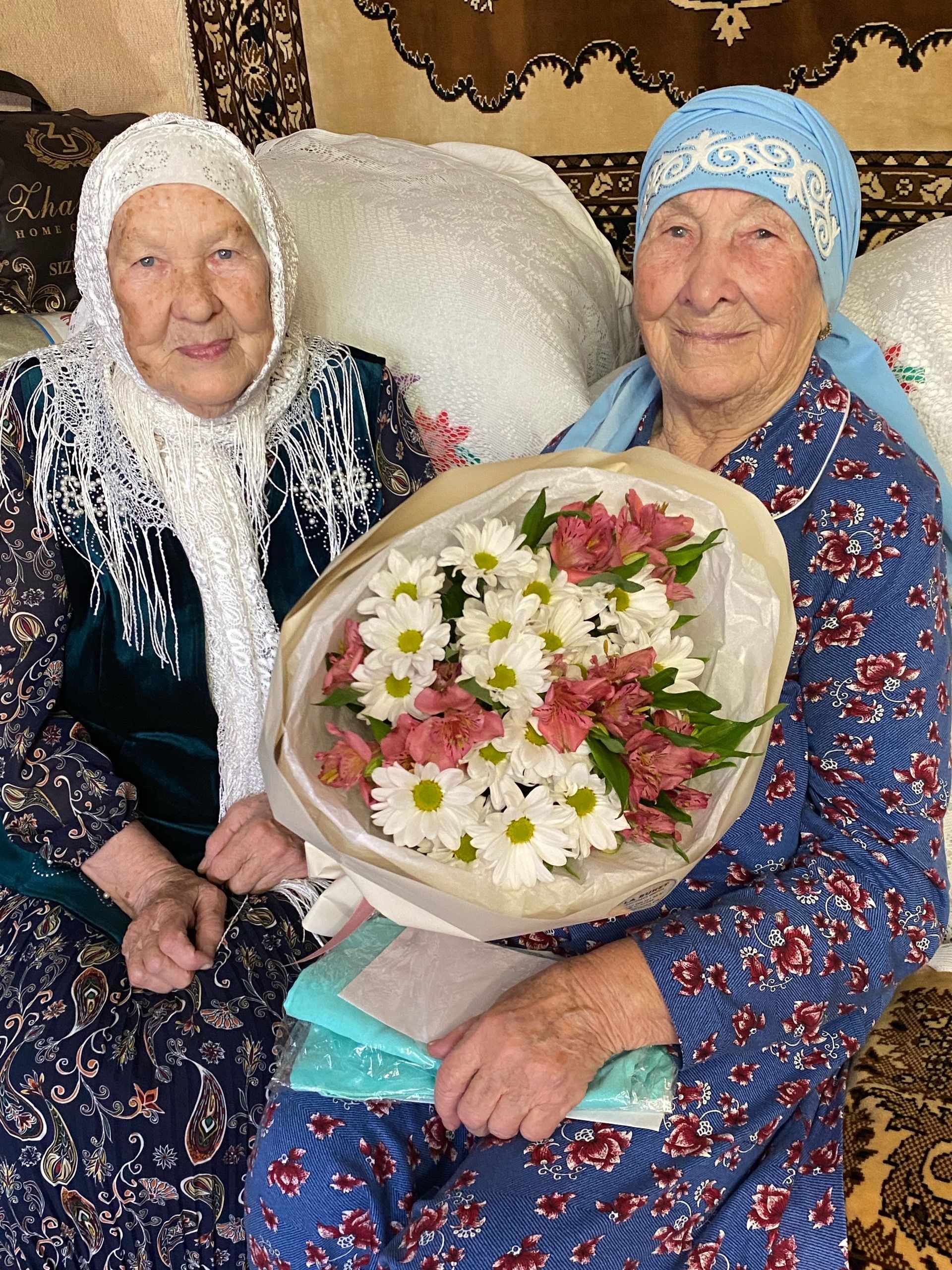 Маhинур апа 95 яшьлек гомер бәйрәменә кунаклар чакырган