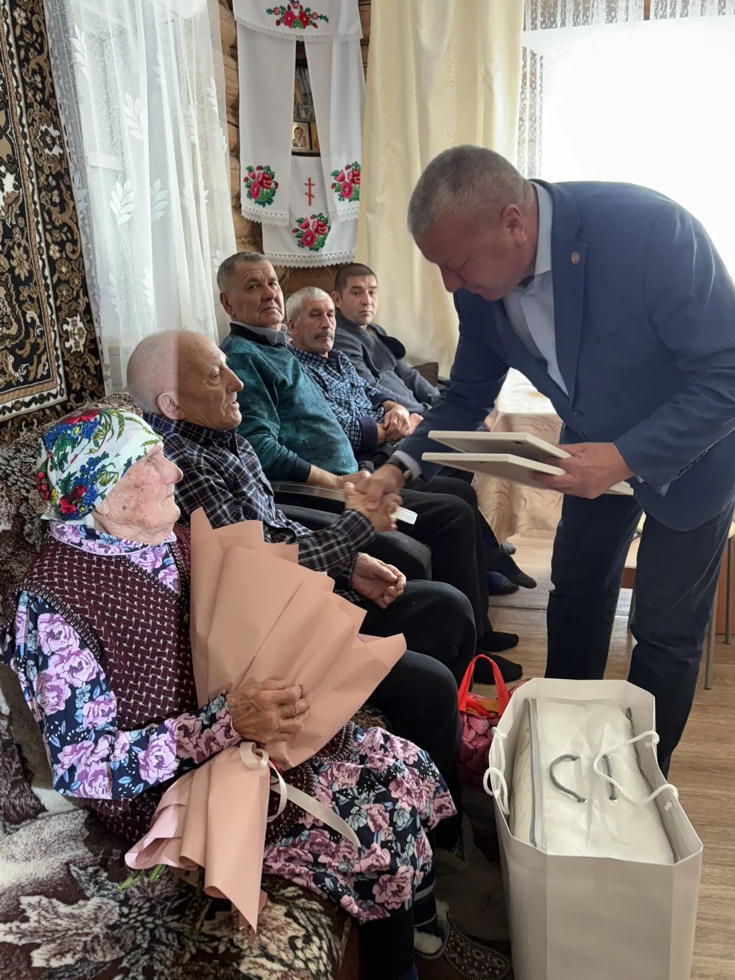 Петр һәм Анна Ивановлар 90 яшьлек юбилейларын бәйрәм иттеләр