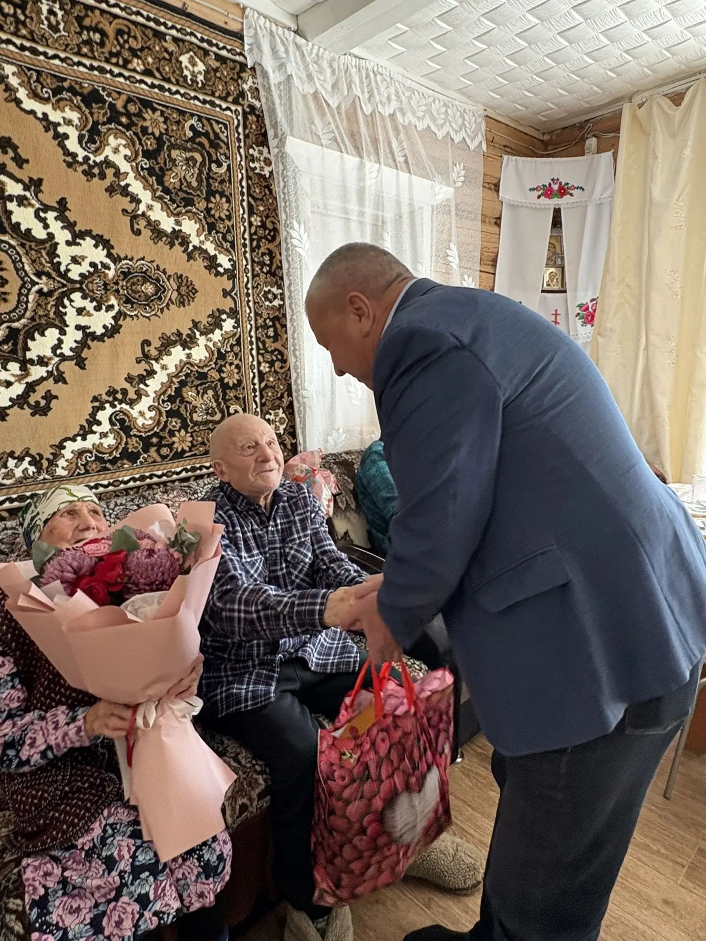 Петр һәм Анна Ивановлар 90 яшьлек юбилейларын бәйрәм иттеләр