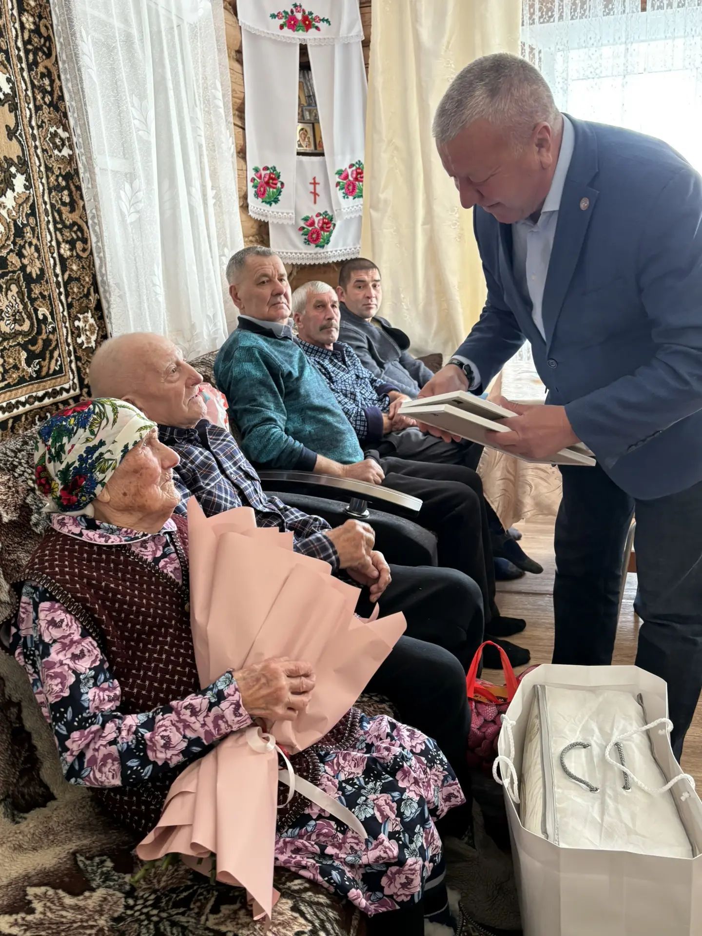 Петр һәм Анна Ивановлар 90 яшьлек юбилейларын бәйрәм иттеләр