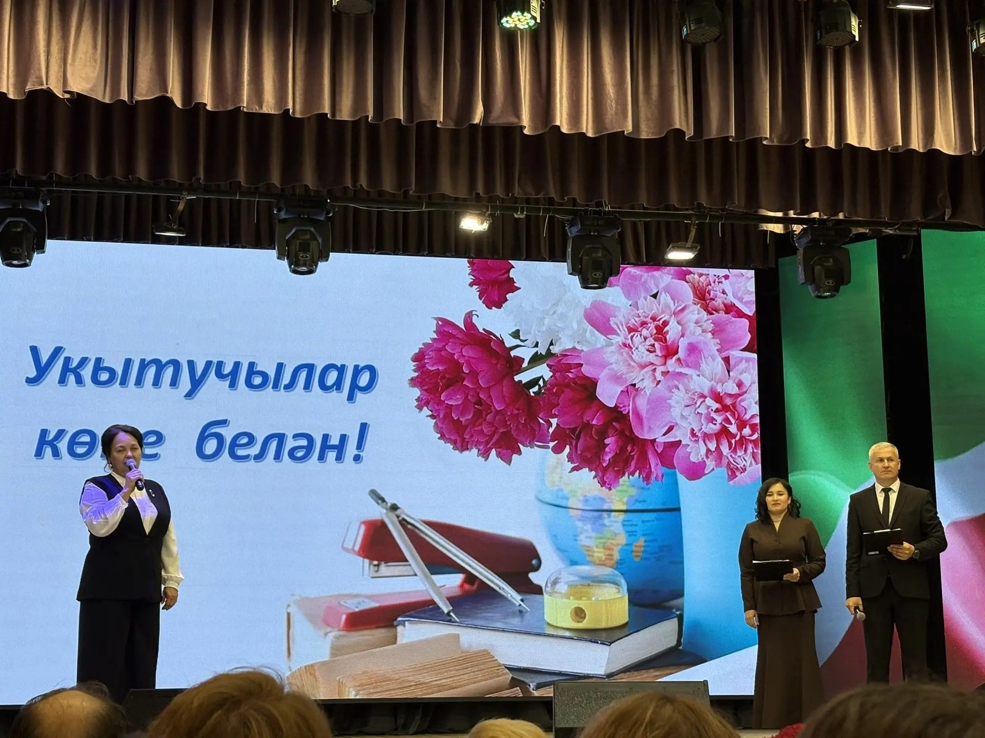 Район укытучыларын бәйрәмгә чакырдылар