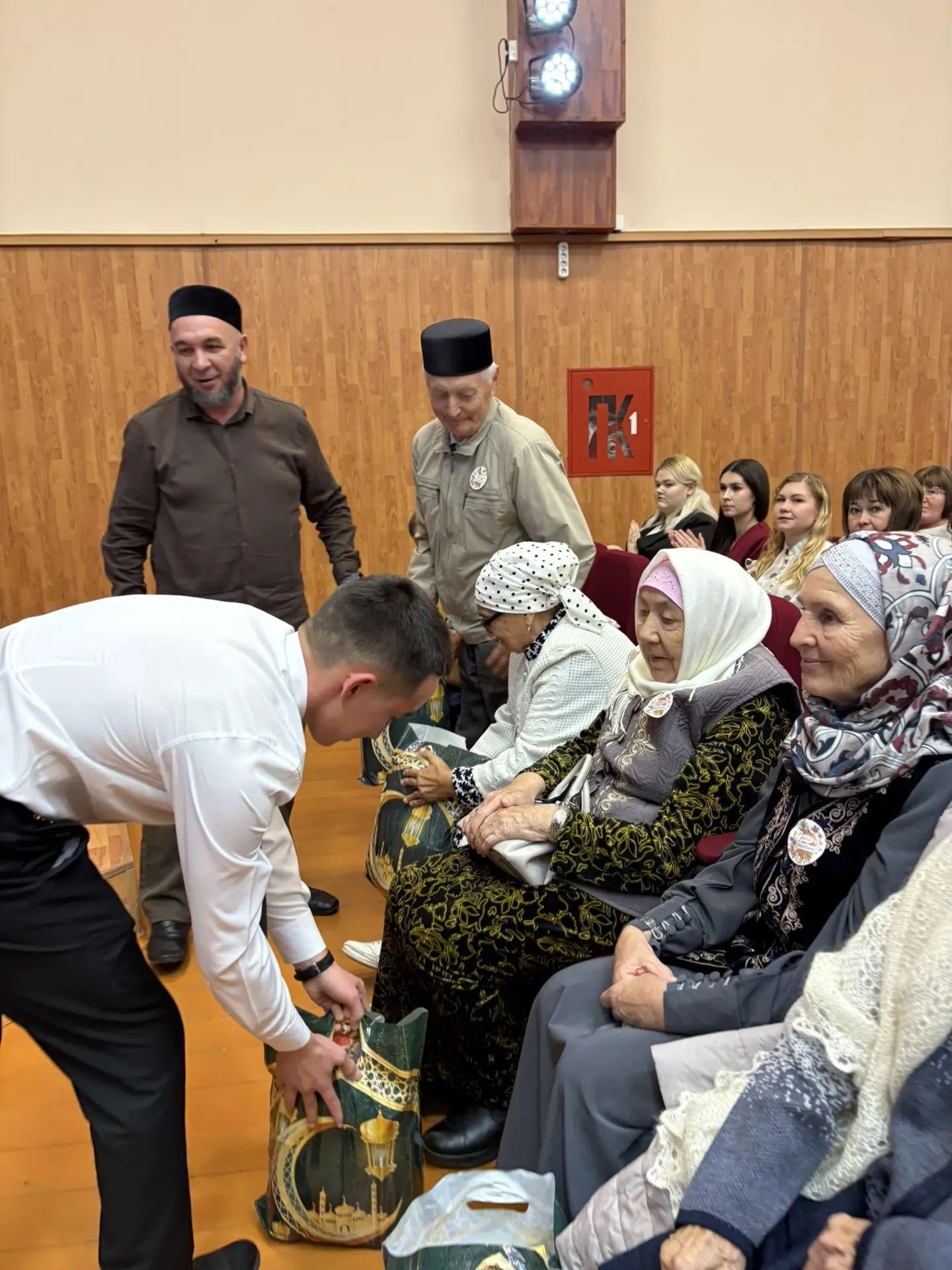 Район укытучыларын бәйрәмгә чакырдылар