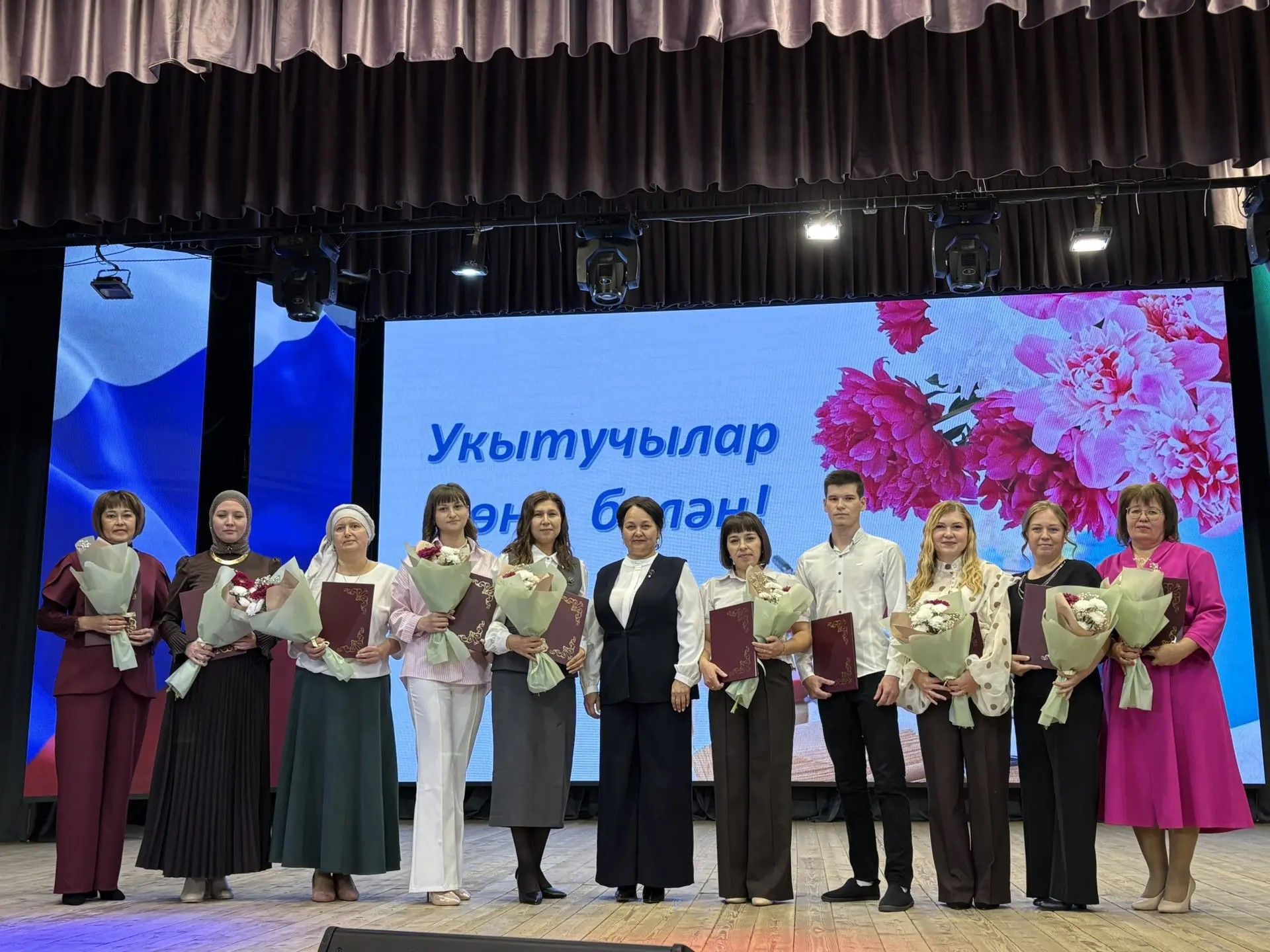Район укытучыларын бәйрәмгә чакырдылар