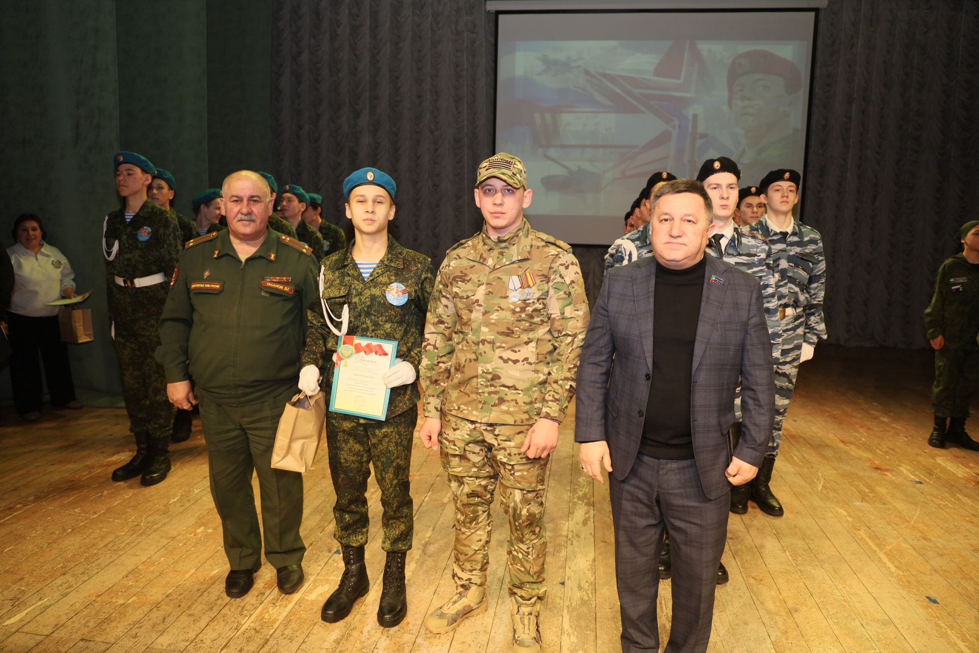В Джалиле состоялся военно-патриотический конкурс «Есть стать в строй!»