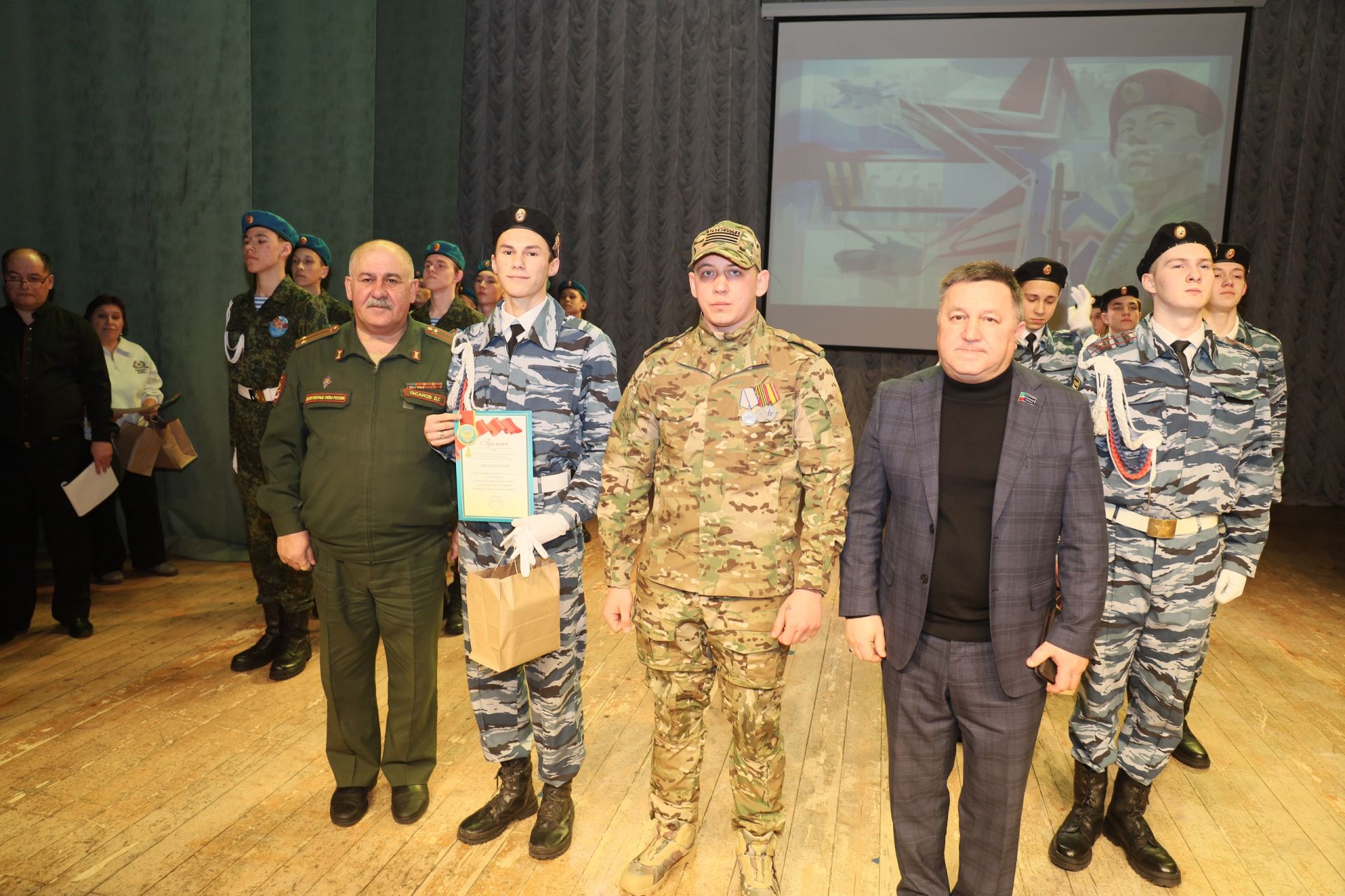 В Джалиле состоялся военно-патриотический конкурс «Есть стать в строй!»