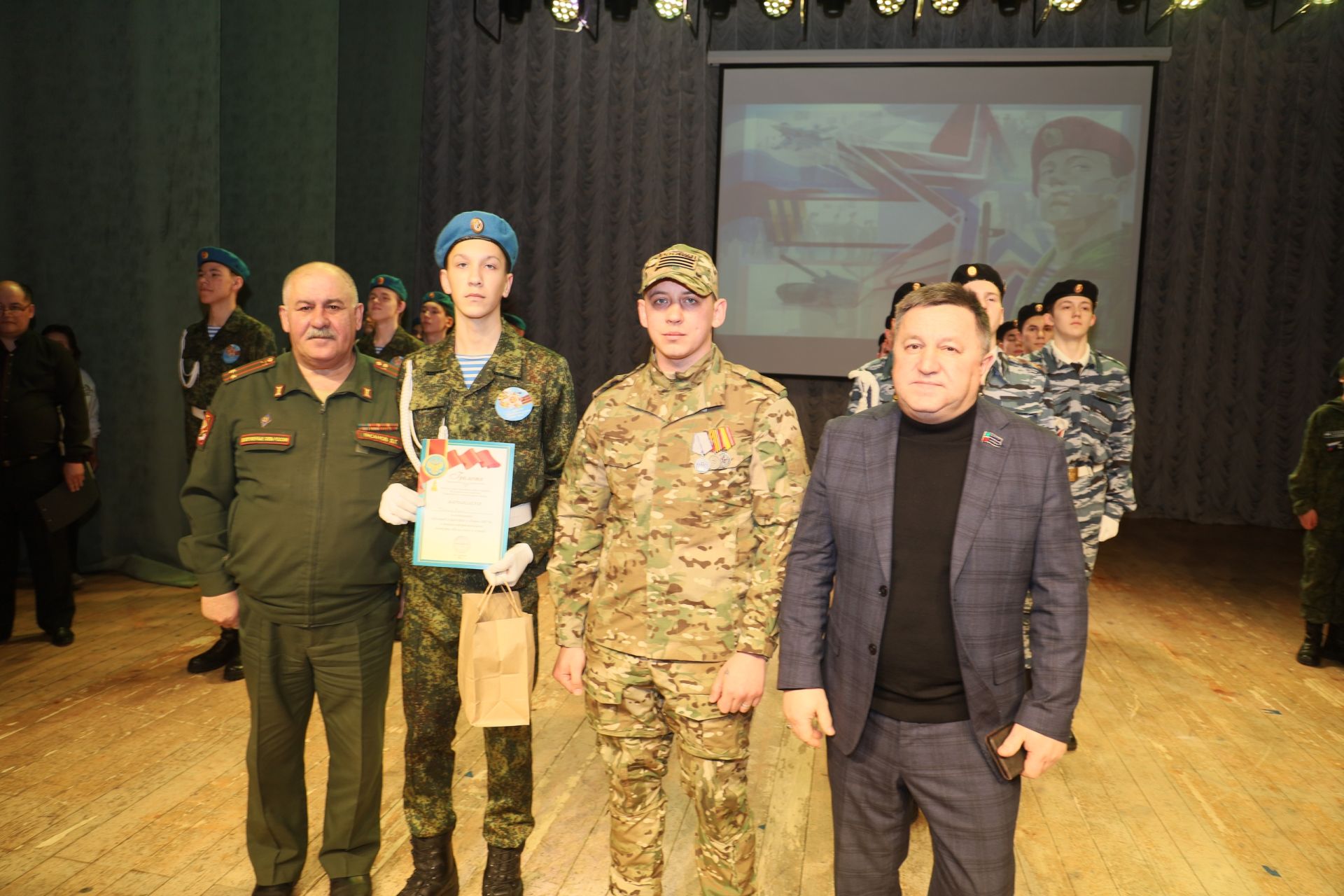 В Джалиле состоялся военно-патриотический конкурс «Есть стать в строй!»