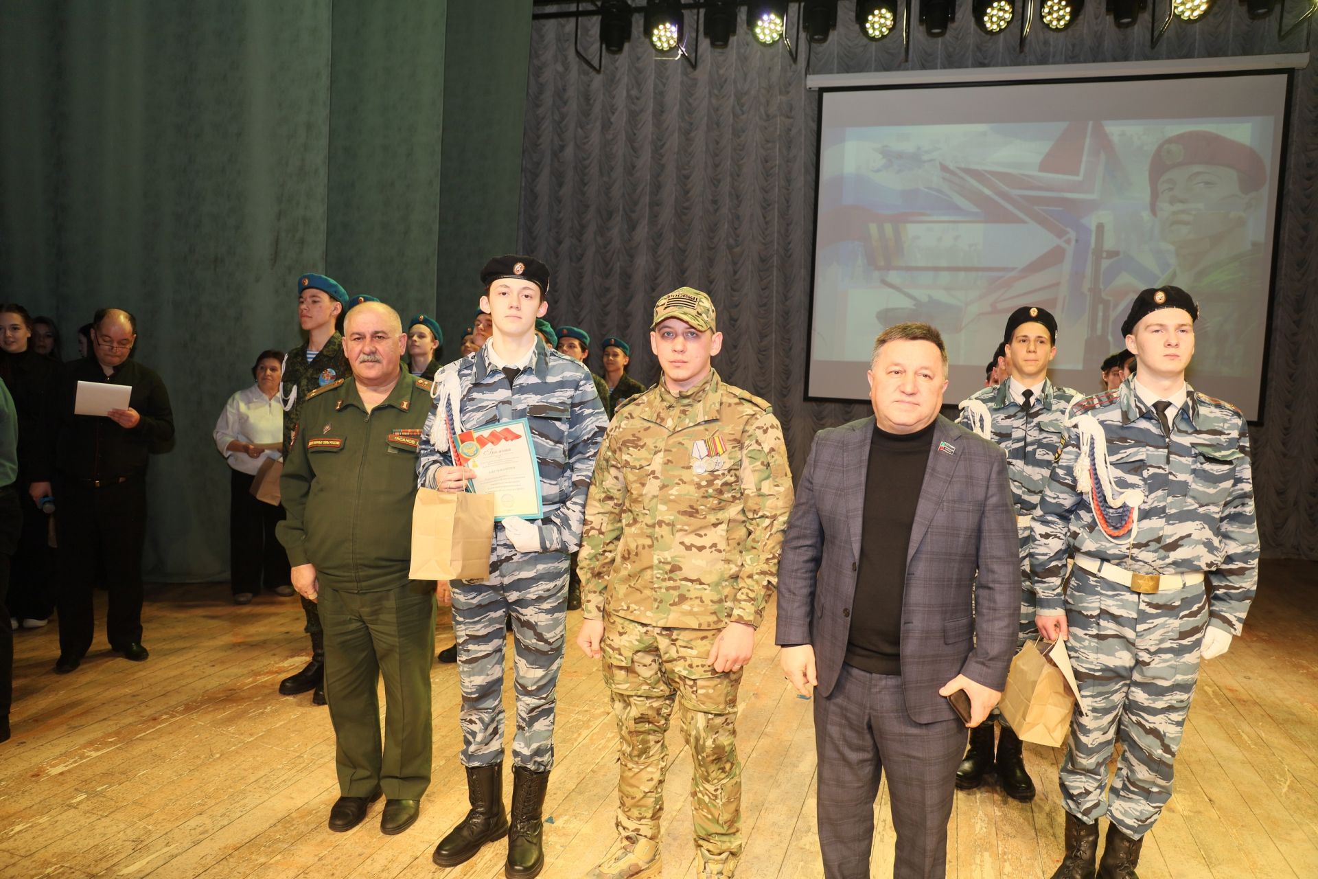 В Джалиле состоялся военно-патриотический конкурс «Есть стать в строй!»