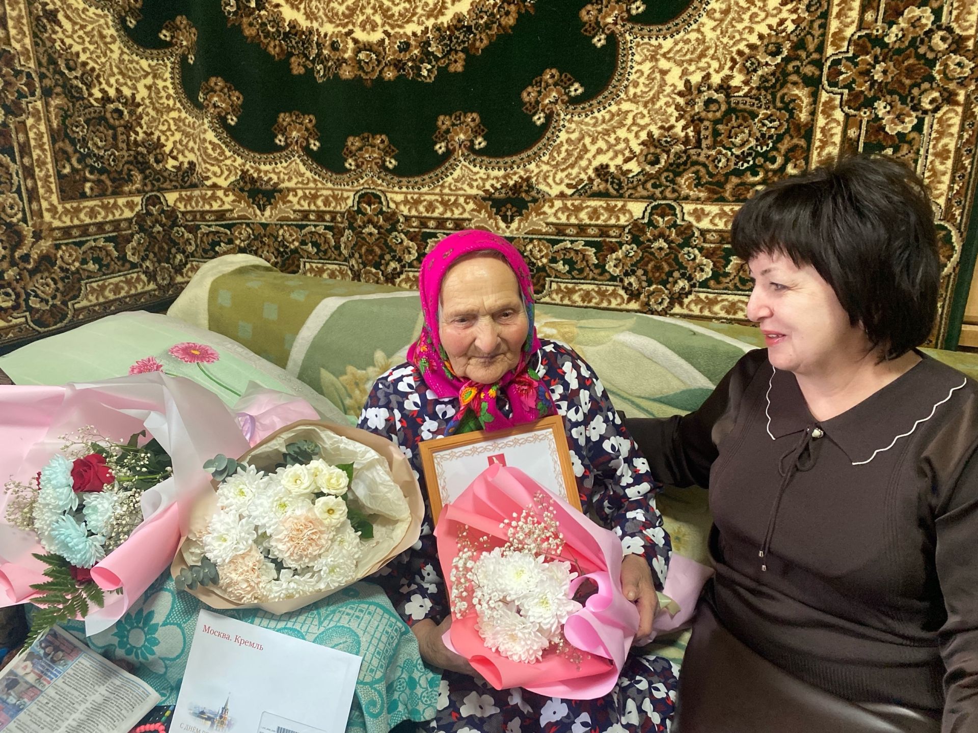 Тәгъзимә апаны юбилее белән котладылар