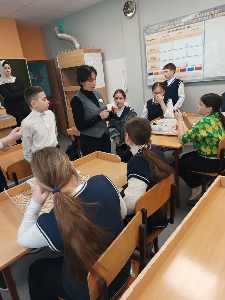В Джалильской школе №2 прошла интерактивная выставка «Наука на ладошке»