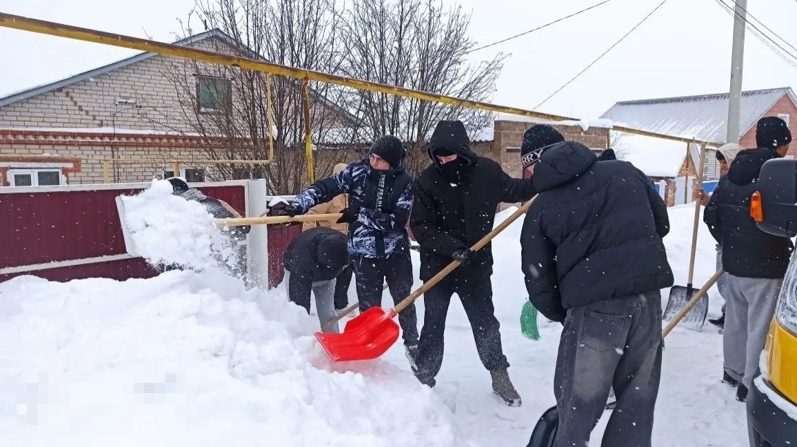 Сармановские юнармейцы помогли ветерану СВО